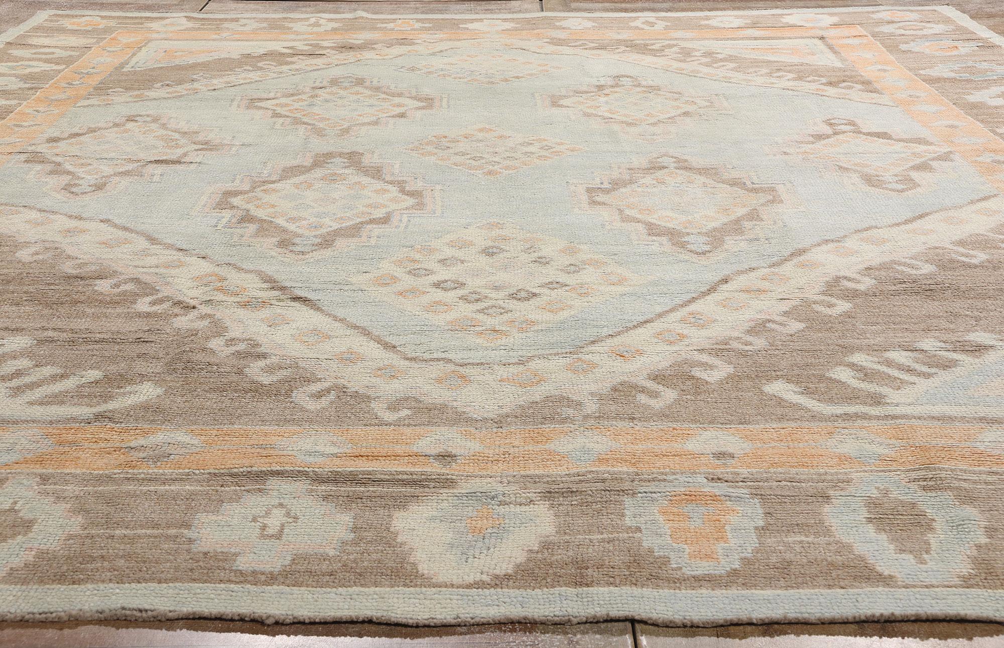 Laine Tapis turc Oushak moderne de couleur terre avec style tribal transitionnel en vente