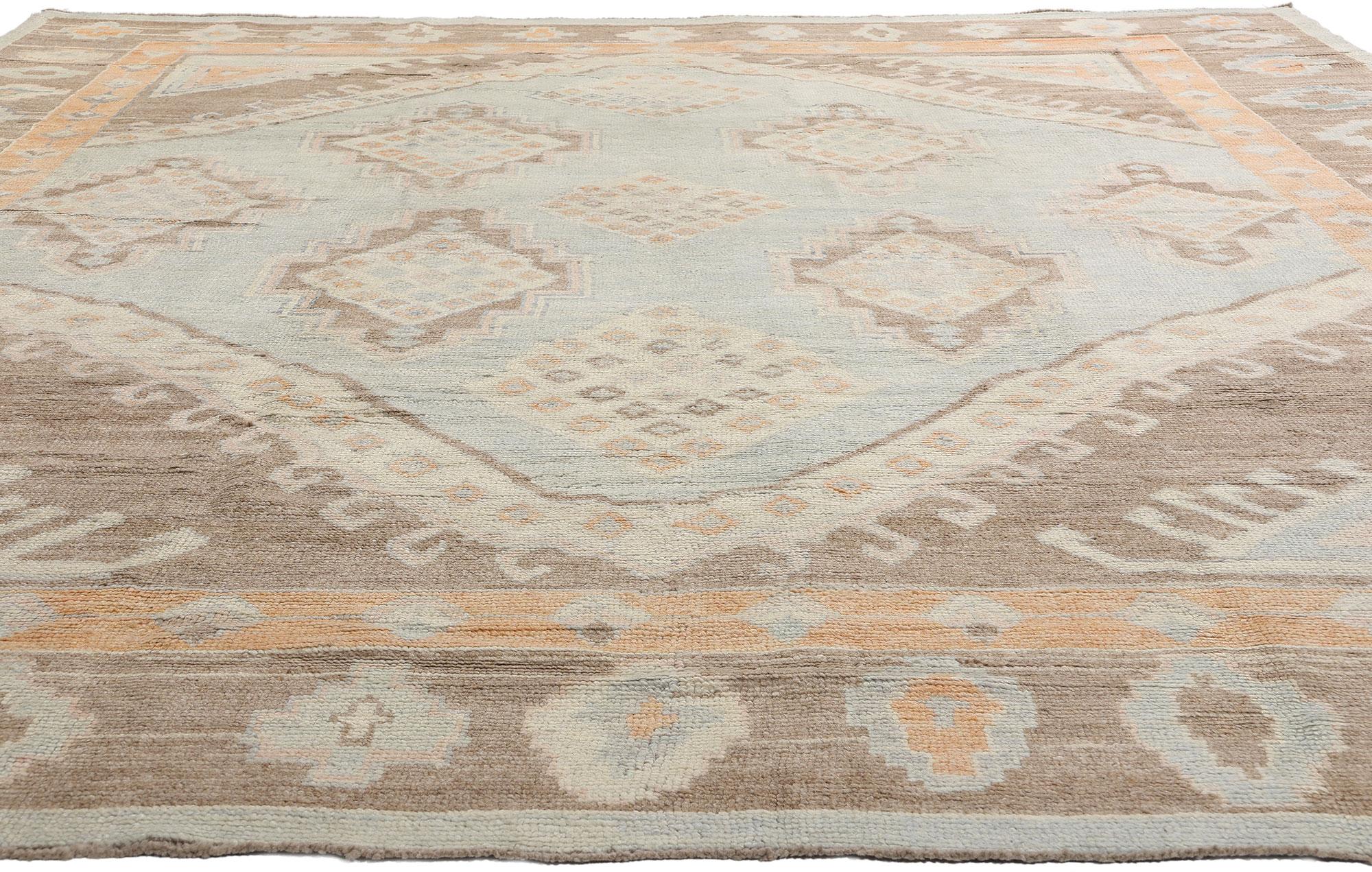 Grec classique Tapis turc Oushak moderne de couleur terre avec style tribal transitionnel en vente