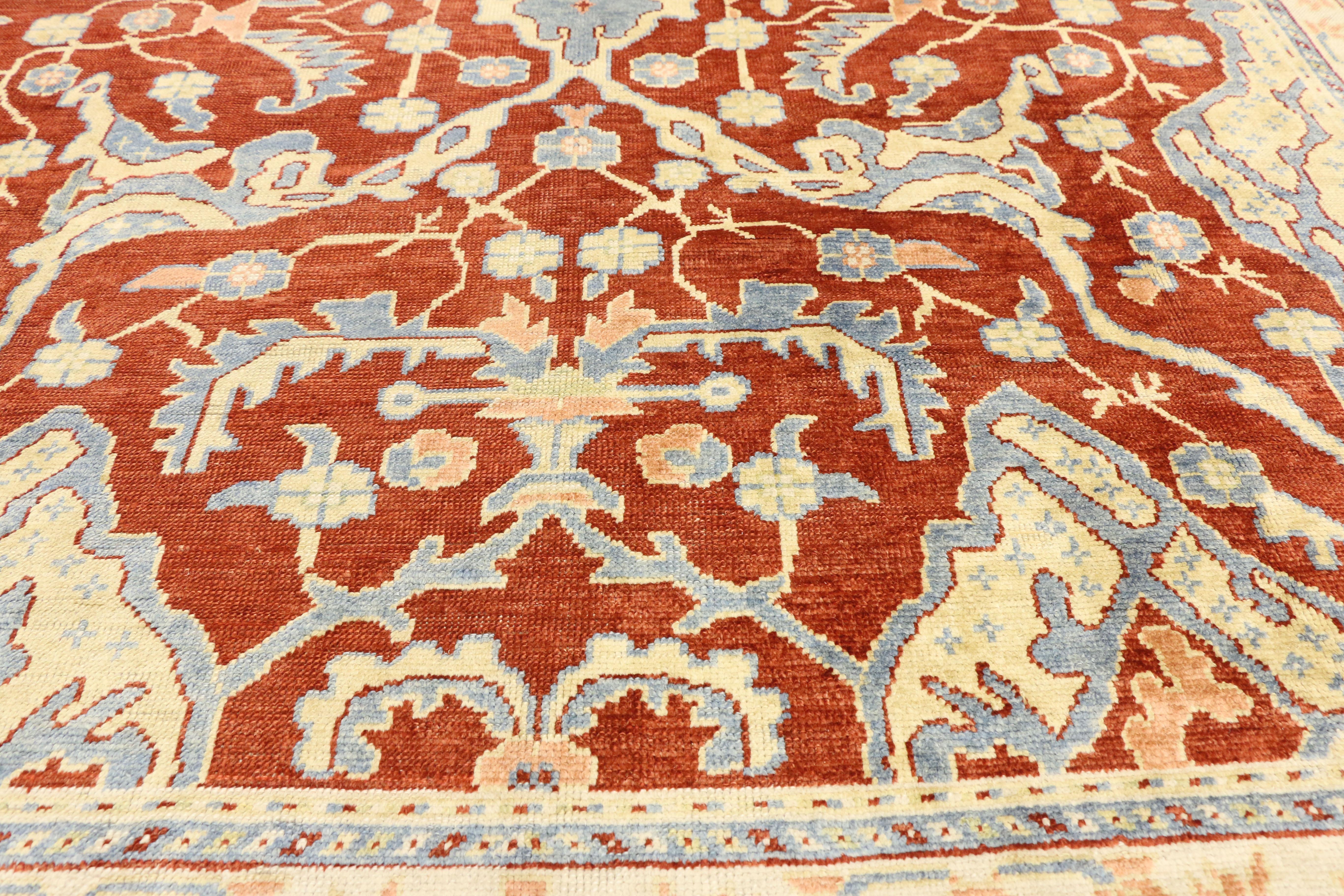 Turc Nouveau tapis turc contemporain d'Oushak avec style colonial américain moderne  en vente