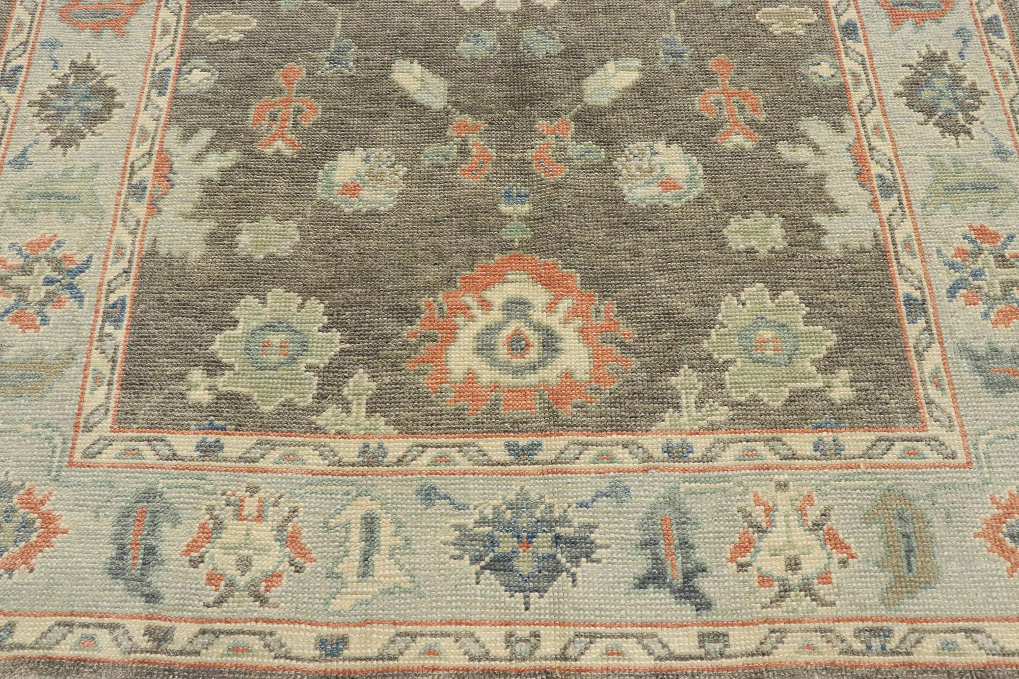 Noué à la main Nouveau tapis turc contemporain d'Oushak avec style colonial américain moderne en vente