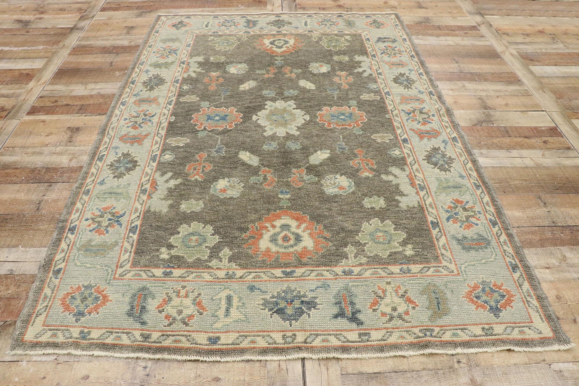 Laine Nouveau tapis turc contemporain d'Oushak avec style colonial américain moderne en vente