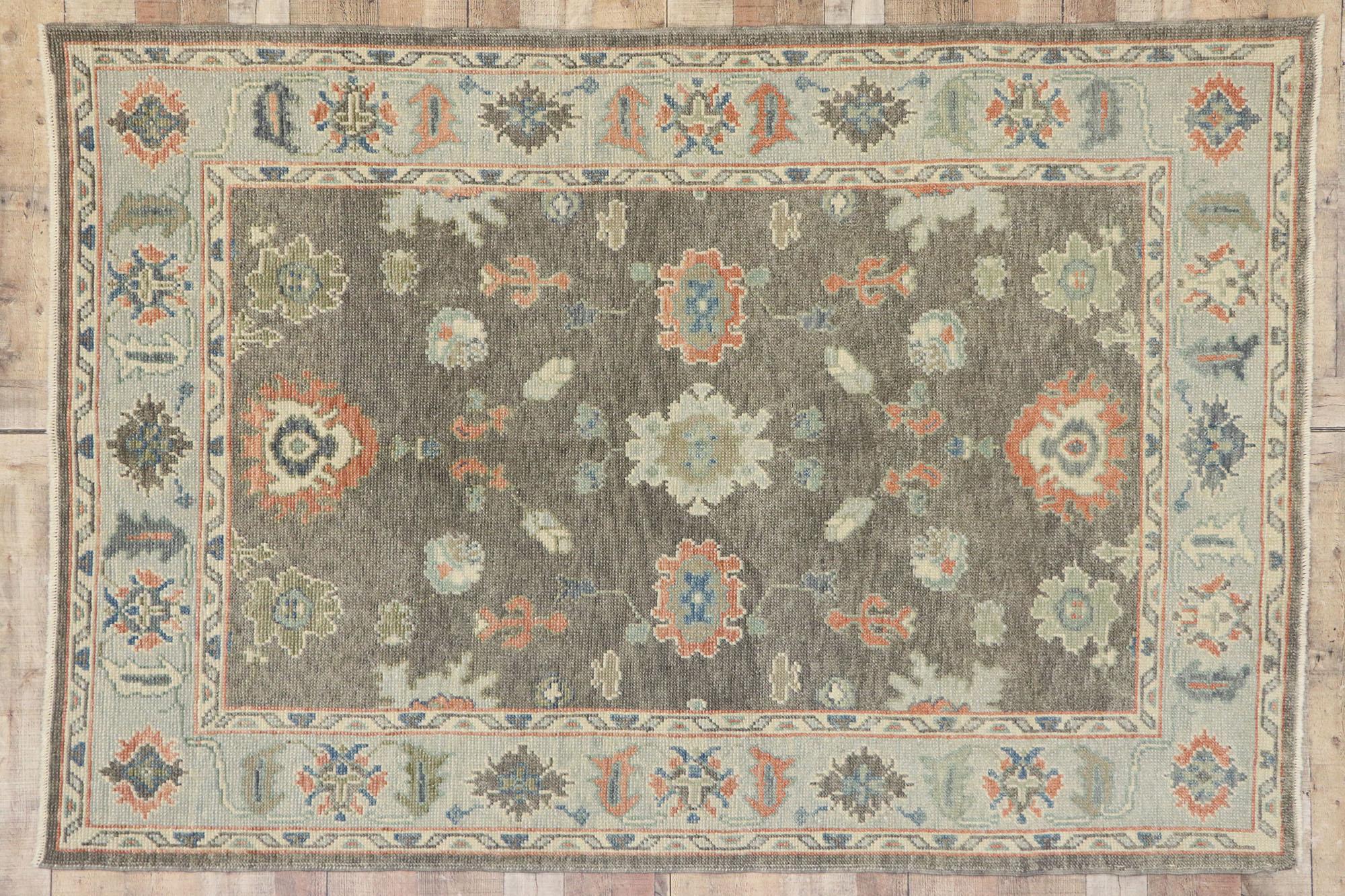 Nouveau tapis turc contemporain d'Oushak avec style colonial américain moderne en vente 1