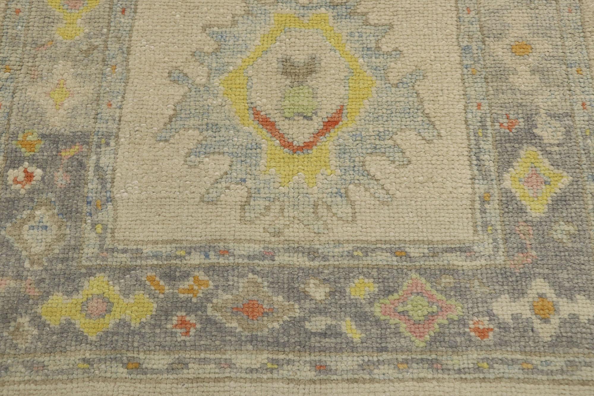 Noué à la main Nouveau tapis turc contemporain d'Oushak avec style moderne en vente