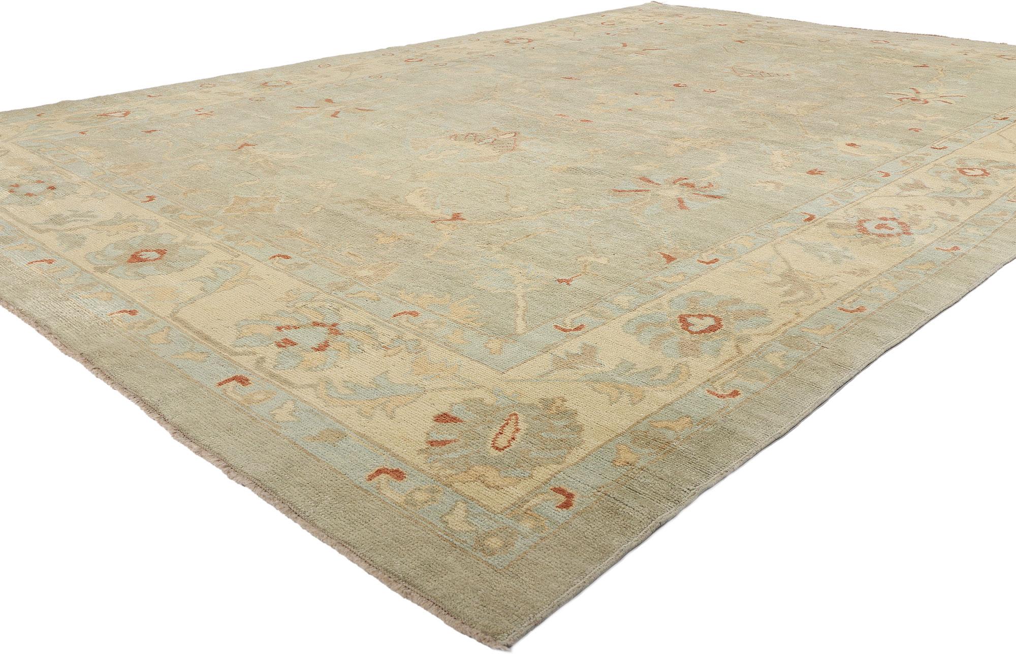 50864 Neuer moderner türkischer Oushak-Teppich, 10'02 x 14'08. Dieser moderne türkische Oushak-Teppich aus handgeknüpfter Wolle ist ein sanftes Geflüster anatolischer Kunstfertigkeit und fängt mit seiner zarten Farbpalette und den filigranen