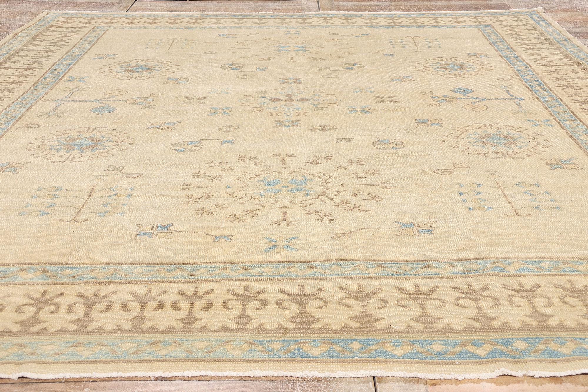 New Contemporary Turkish Oushak Rug with Traditional Style For Sale 3