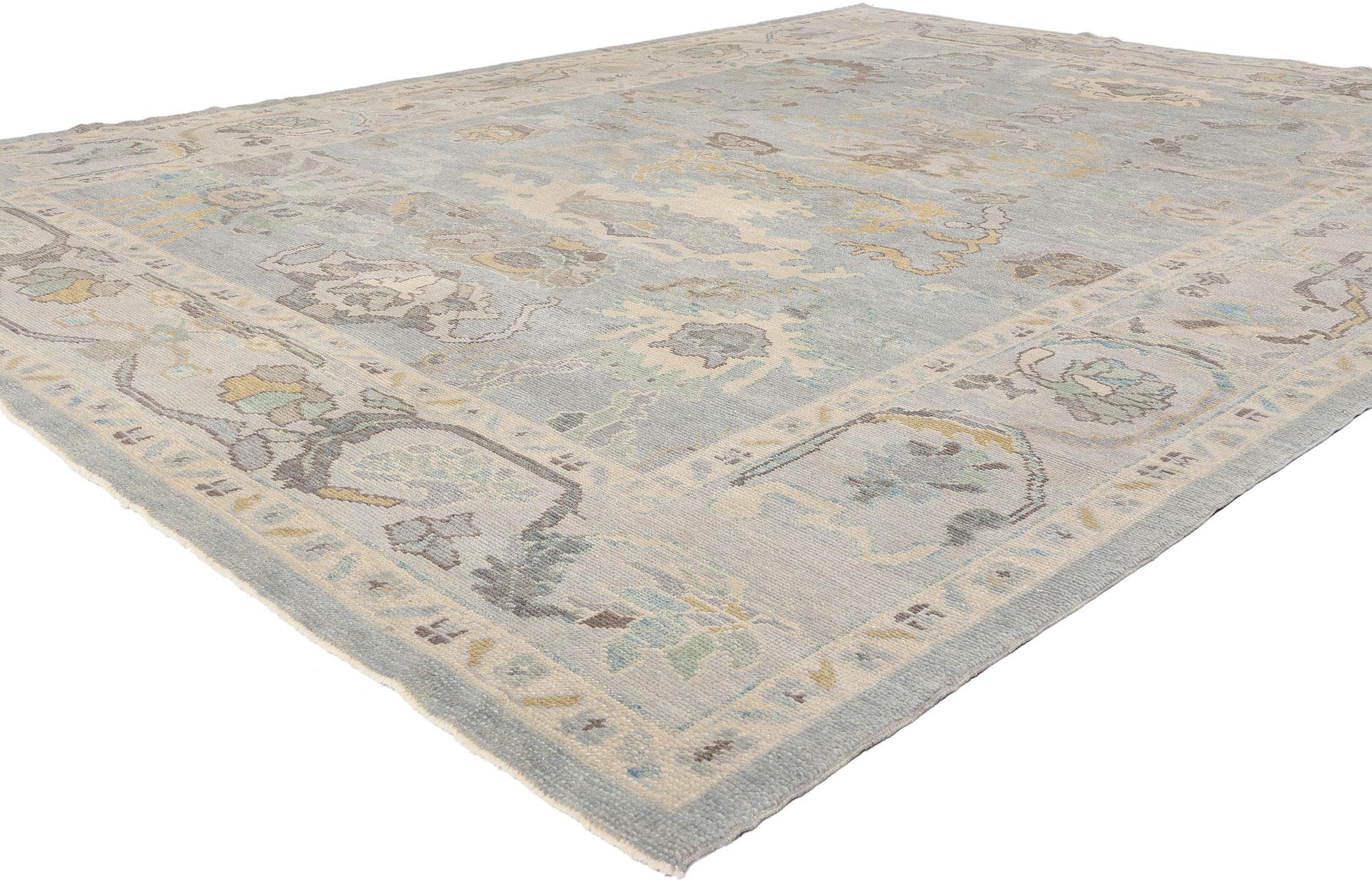 53491 New Modern Oushak Turkish Rug, 09'02 x 12'05. Questo tappeto Oushak turco moderno, annodato a mano in lana, evoca la serenità di un'alba anatolica, dove cielo e terra si mescolano tranquillamente prima che il sole sorga. Il suo campo, reso in
