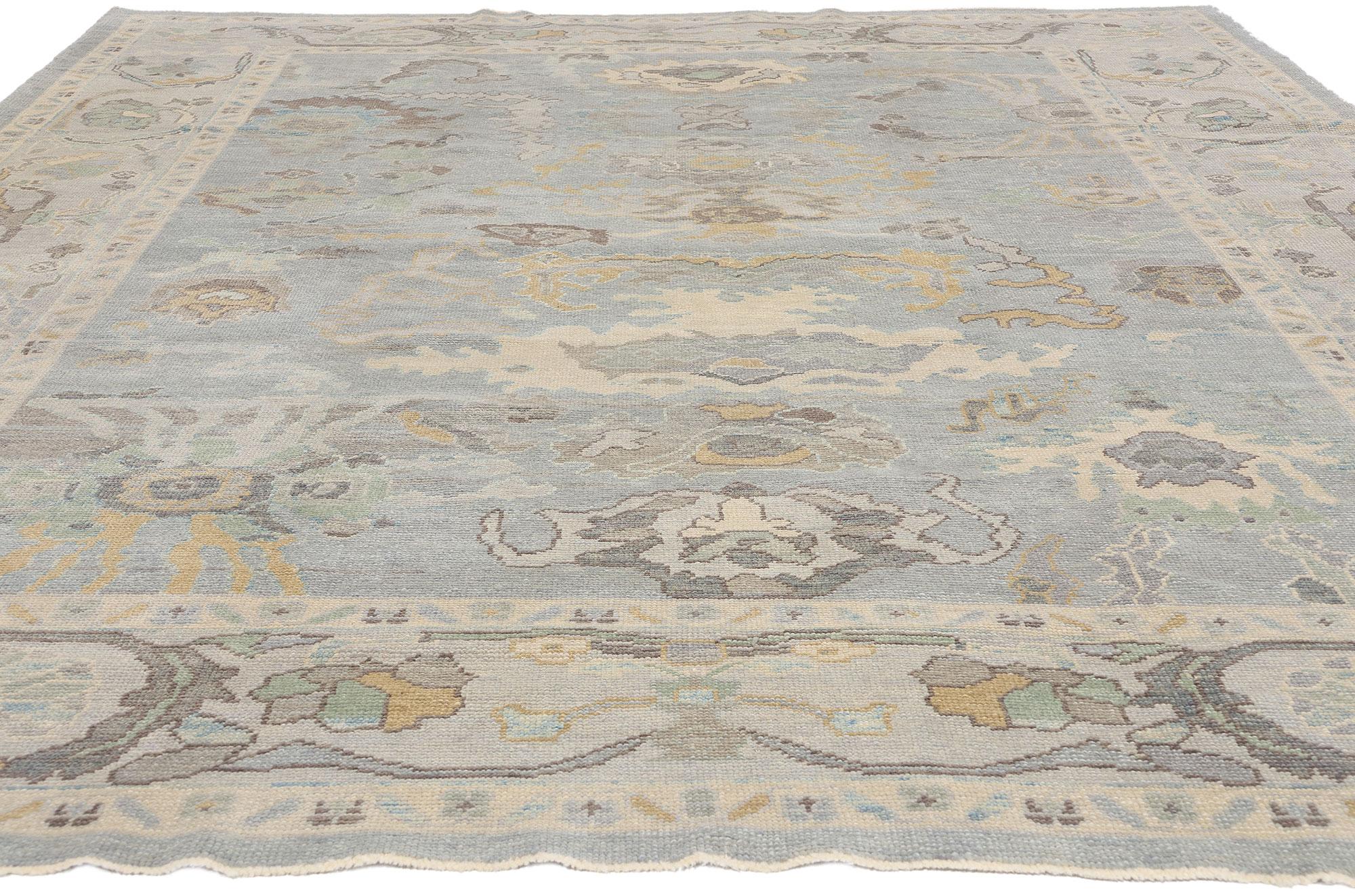 Greco classico Nuovo Tappeto turco Oushak contemporaneo Silver Mist con stile moderno e costiero in vendita