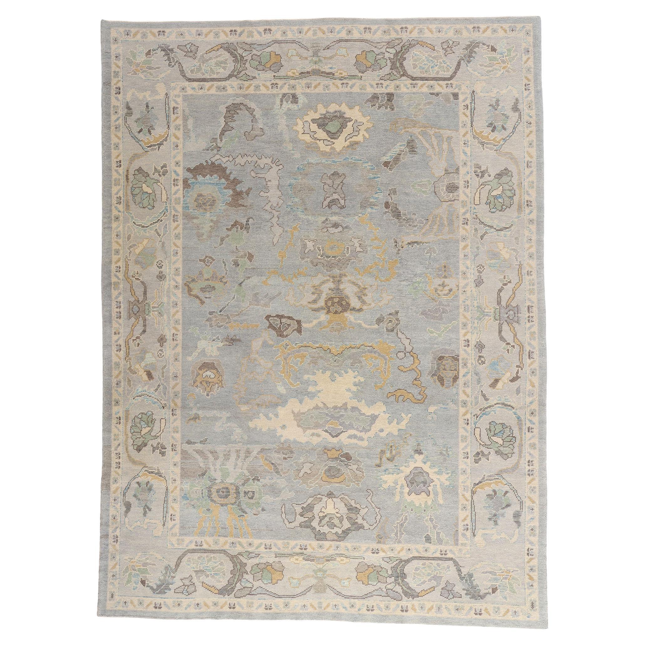 Nuovo Tappeto turco Oushak contemporaneo Silver Mist con stile moderno e costiero in vendita