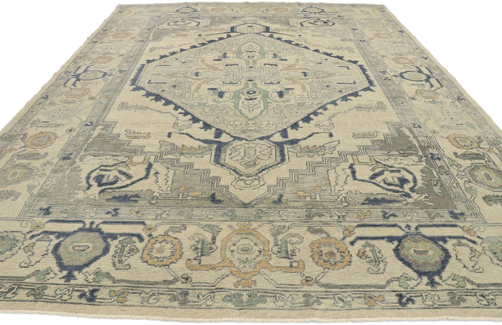 Moderne Nouveau tapis turc Oushak, le style gustavien suédois rencontre le style moderne en vente