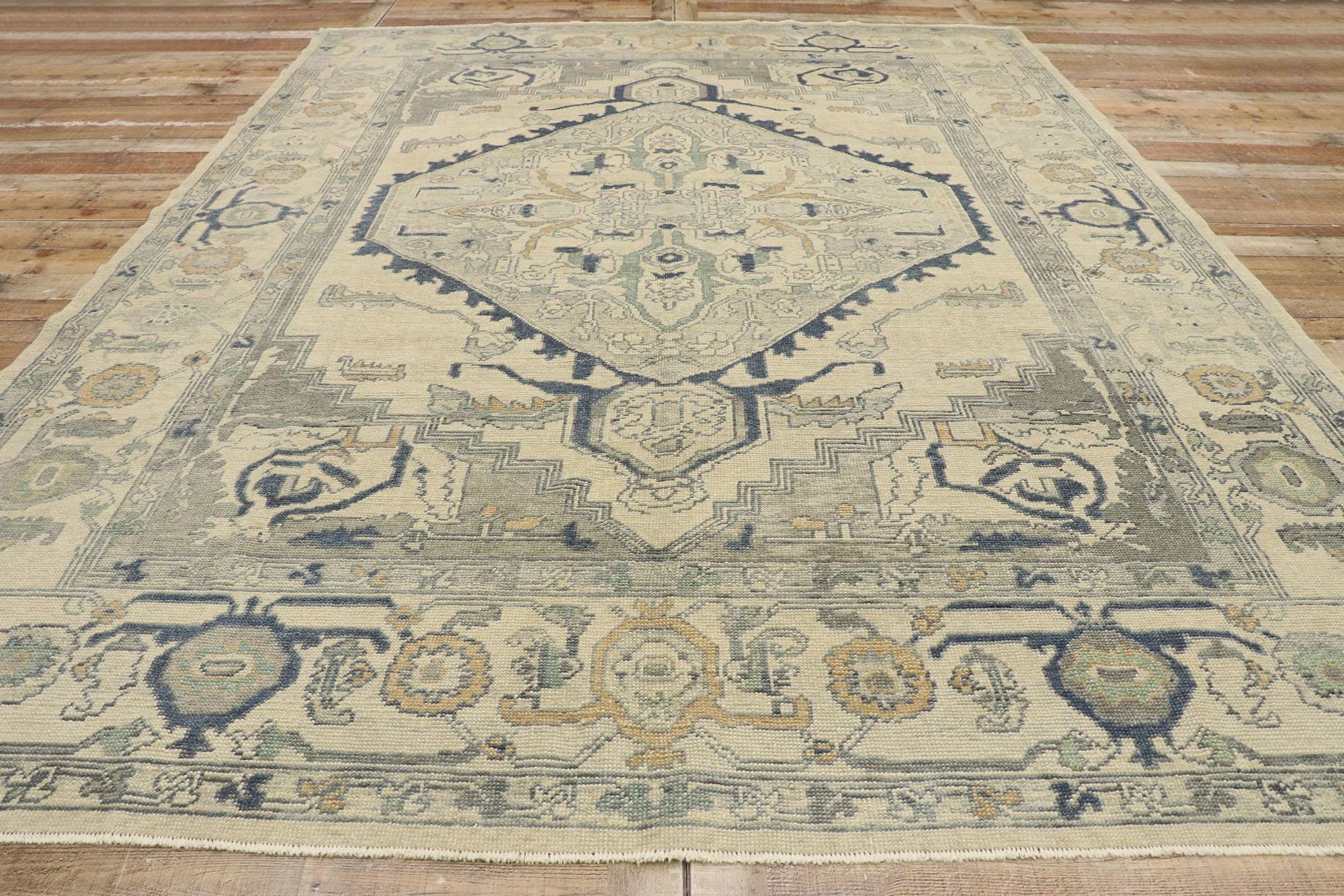 XXIe siècle et contemporain Nouveau tapis turc Oushak, le style gustavien suédois rencontre le style moderne en vente