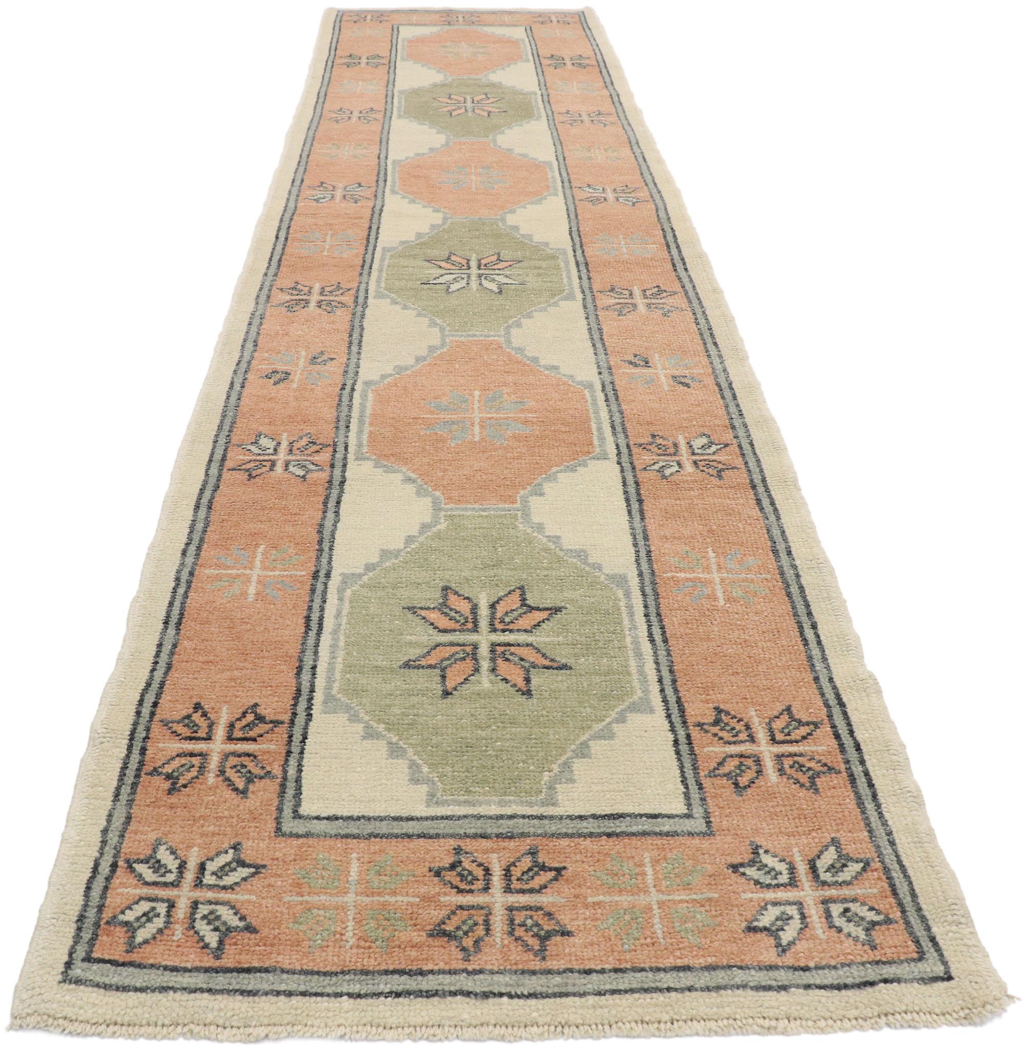 New Contemporary Turkish Oushak Runner with Modern Spanish Colonial Style In New Condition For Sale In Dallas, TX