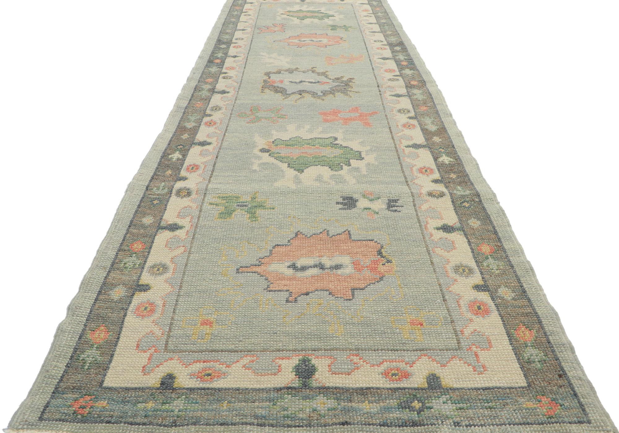 New Contemporary Turkish Oushak Runner with Modern Style In New Condition For Sale In Dallas, TX