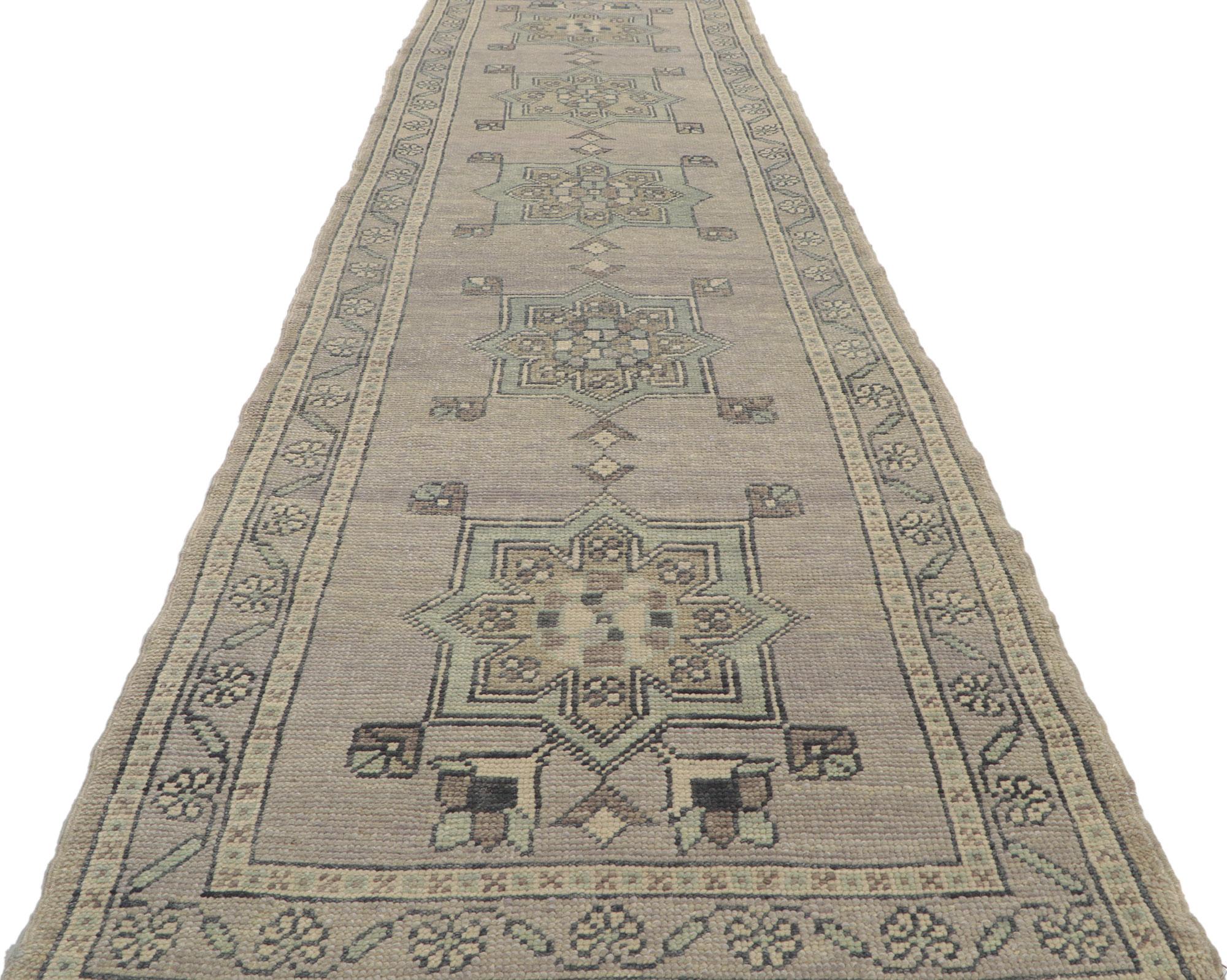 New Contemporary Turkish Oushak Runner with Modern Style In New Condition For Sale In Dallas, TX