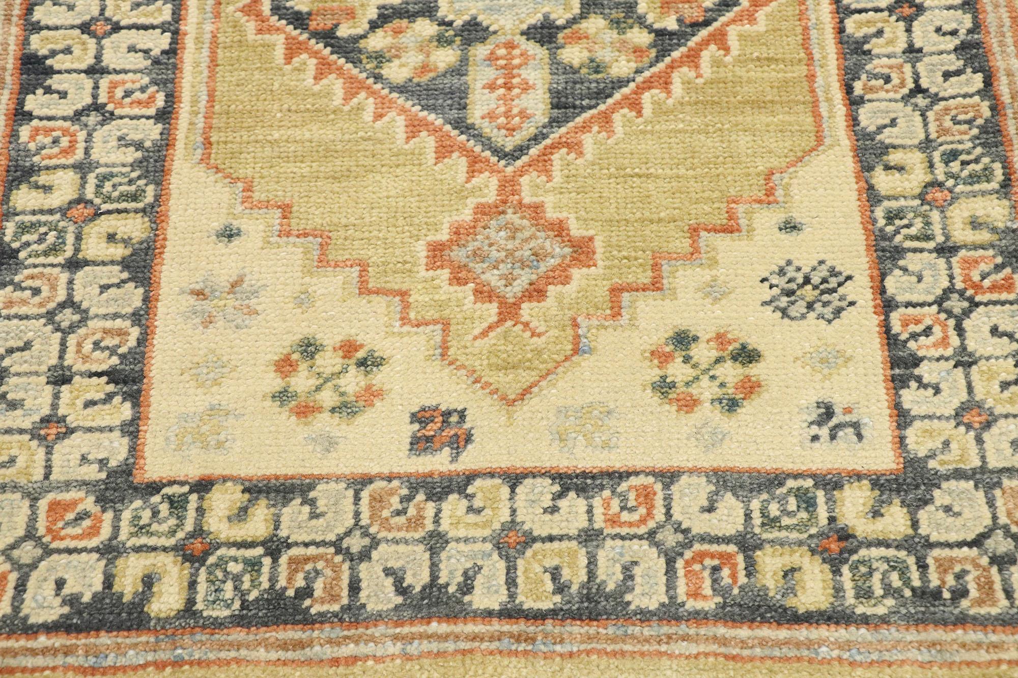 New Contemporary Turkish Oushak Runner with Modern Tribal Style In New Condition For Sale In Dallas, TX