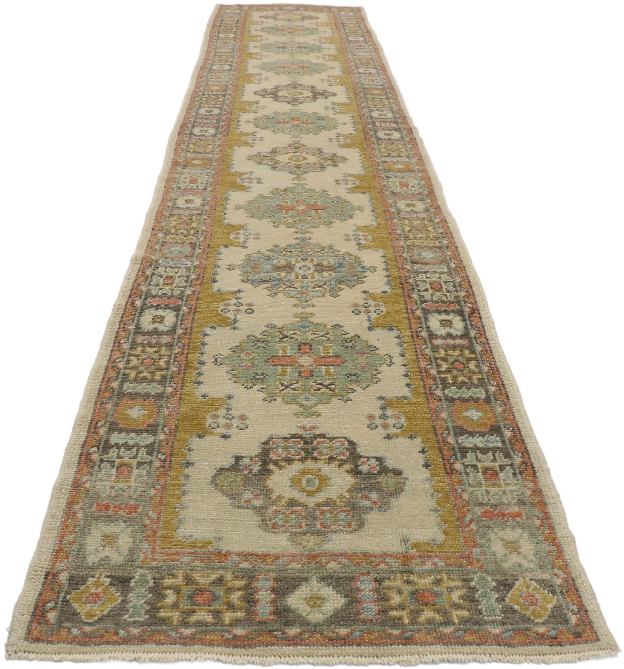 New Contemporary Turkish Oushak Runner with Transitional Modern Style In New Condition For Sale In Dallas, TX