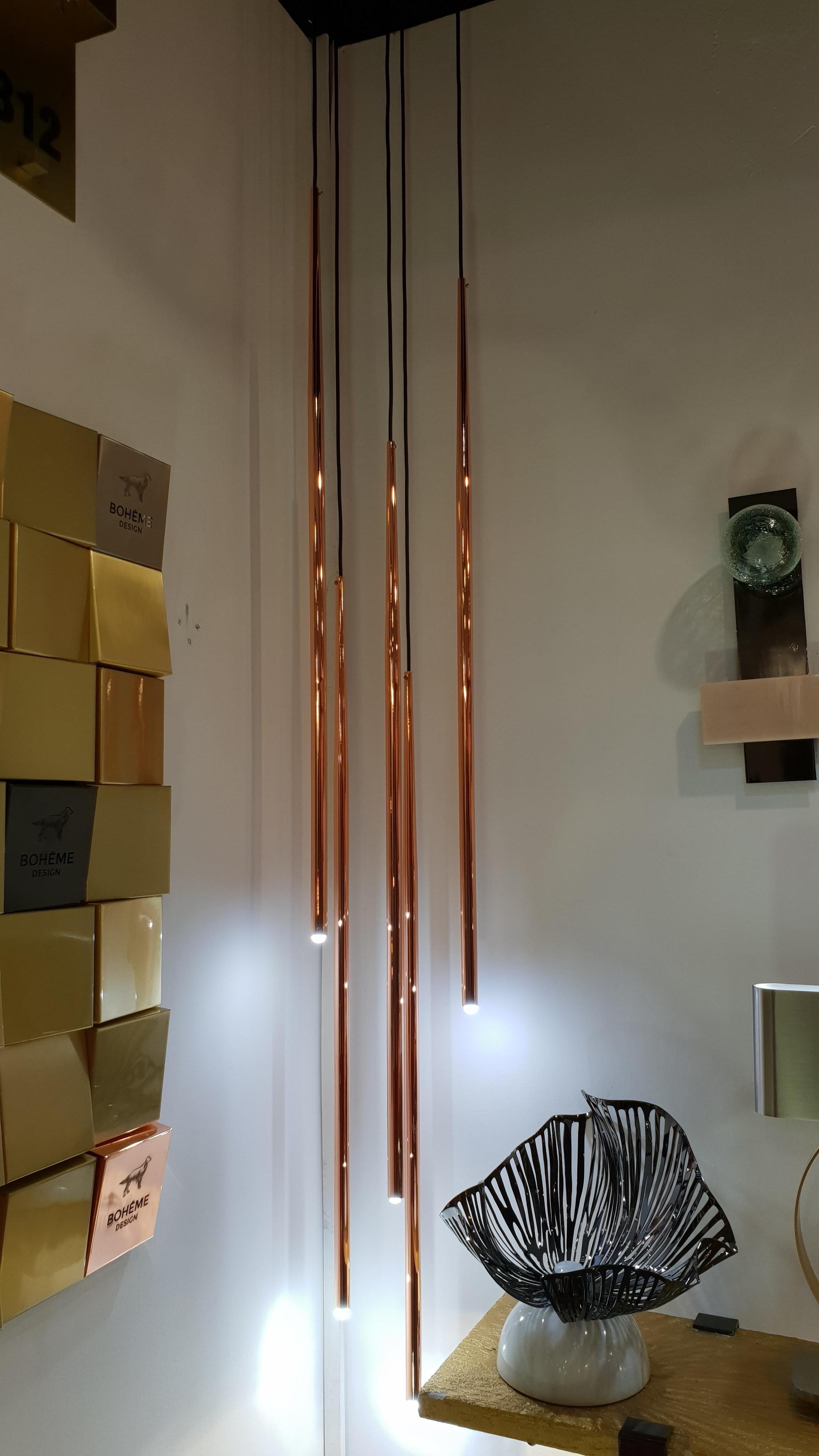 Neue hängende Kronleuchter-Hängelampe aus Kupfer mit fünf Röhren (Spanisch) im Angebot