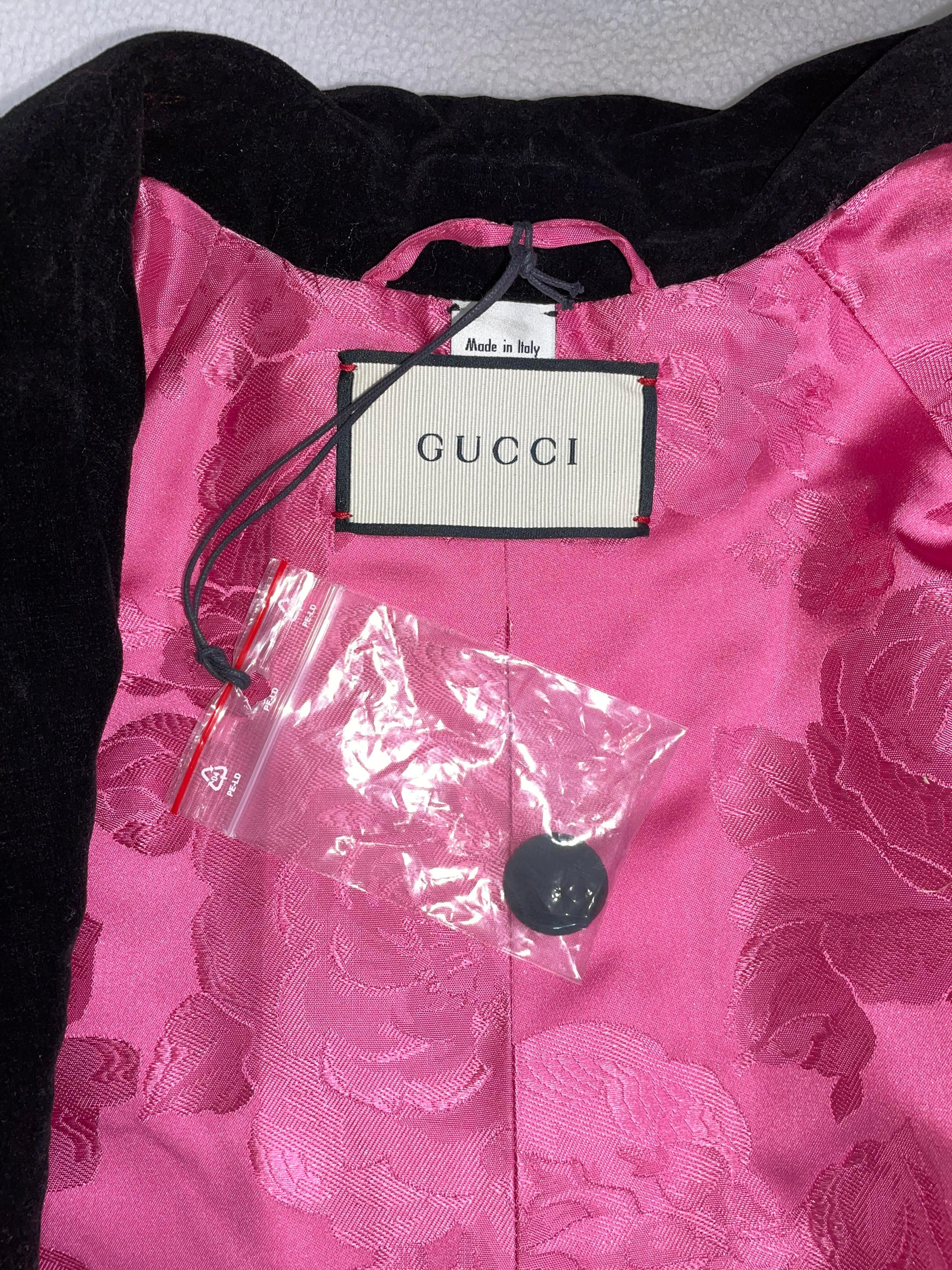 New Cruise 2019 Gucci Runway Embroidered Pastel Pink Extra Long Kimono Gown In New Condition In Yukon, OK