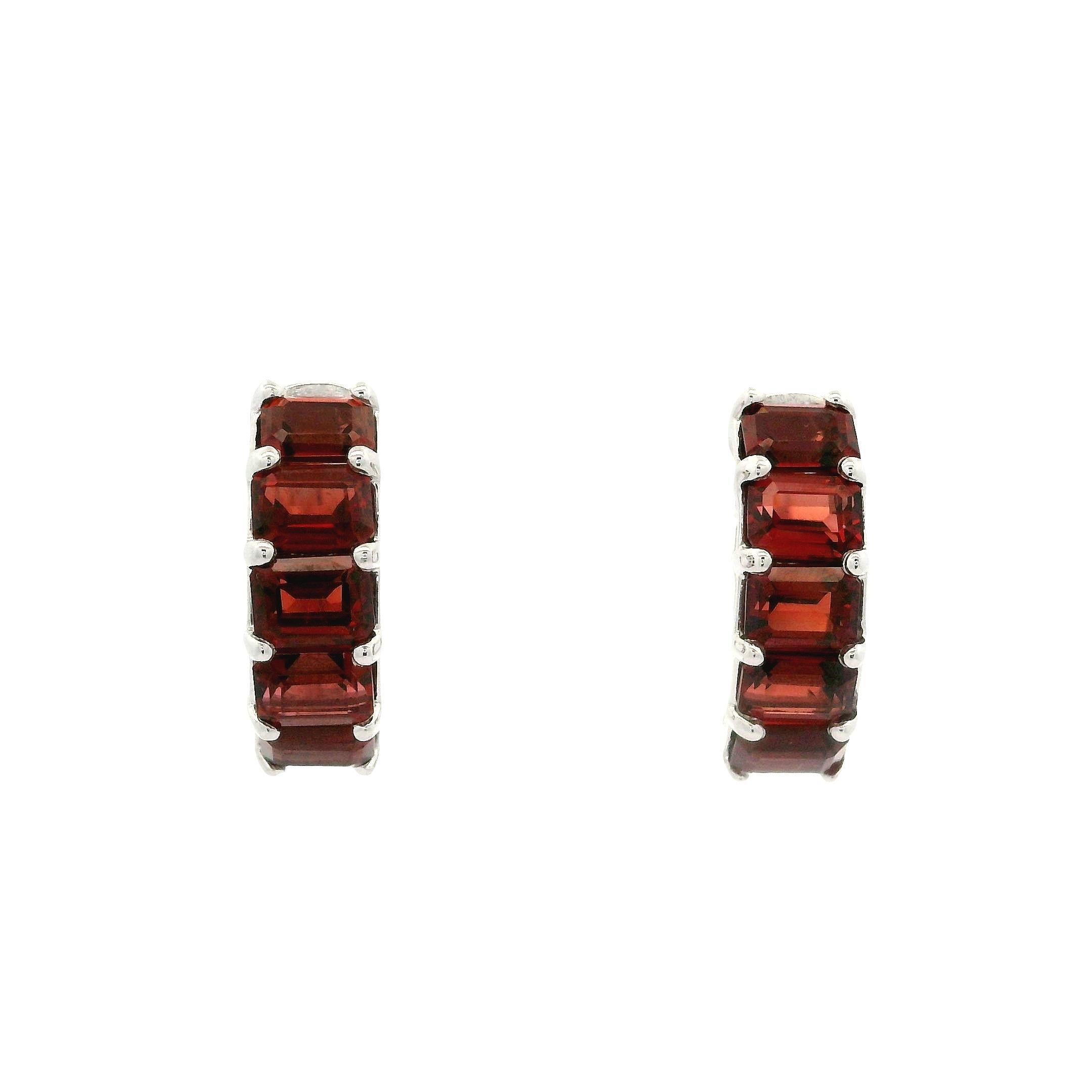 New Custom 14k White Gold 2.85ctw Garnet Huggie Earrings w/ Fancy Push Button en vente 8