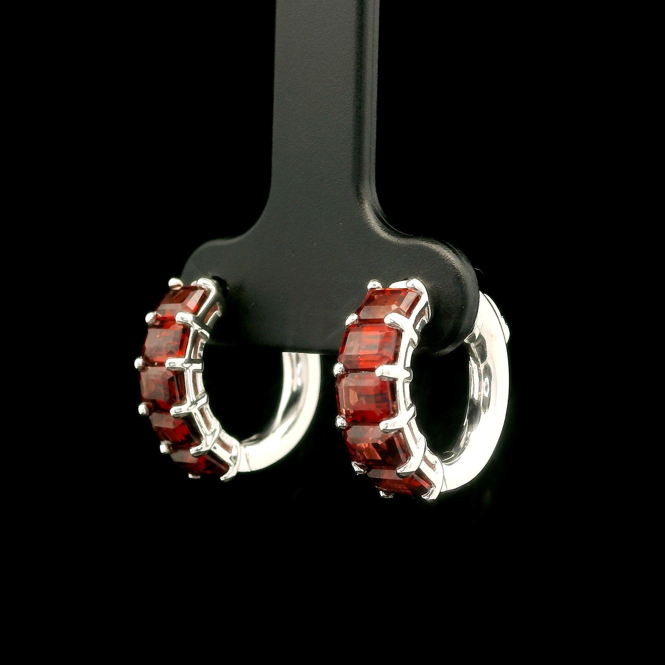 Taille émeraude New Custom 14k White Gold 2.85ctw Garnet Huggie Earrings w/ Fancy Push Button en vente