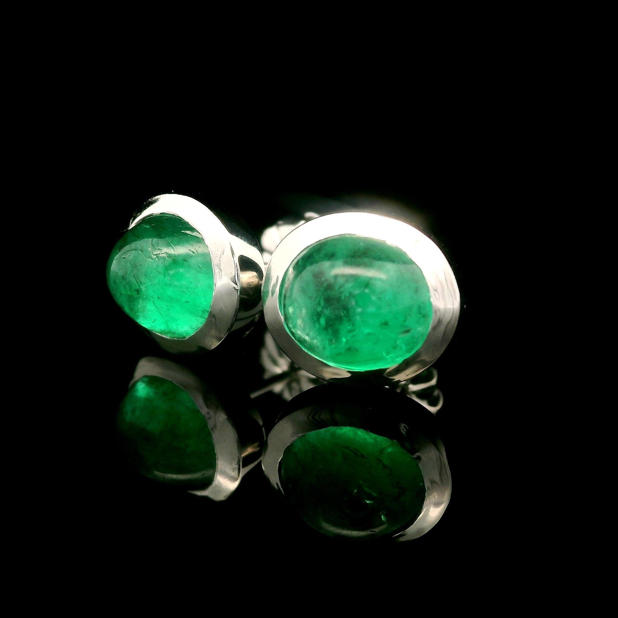 Clous d'oreilles sur mesure en or blanc 14 carats avec cabochon ovale et émeraude cabochon 3,12 ctw en vente 6
