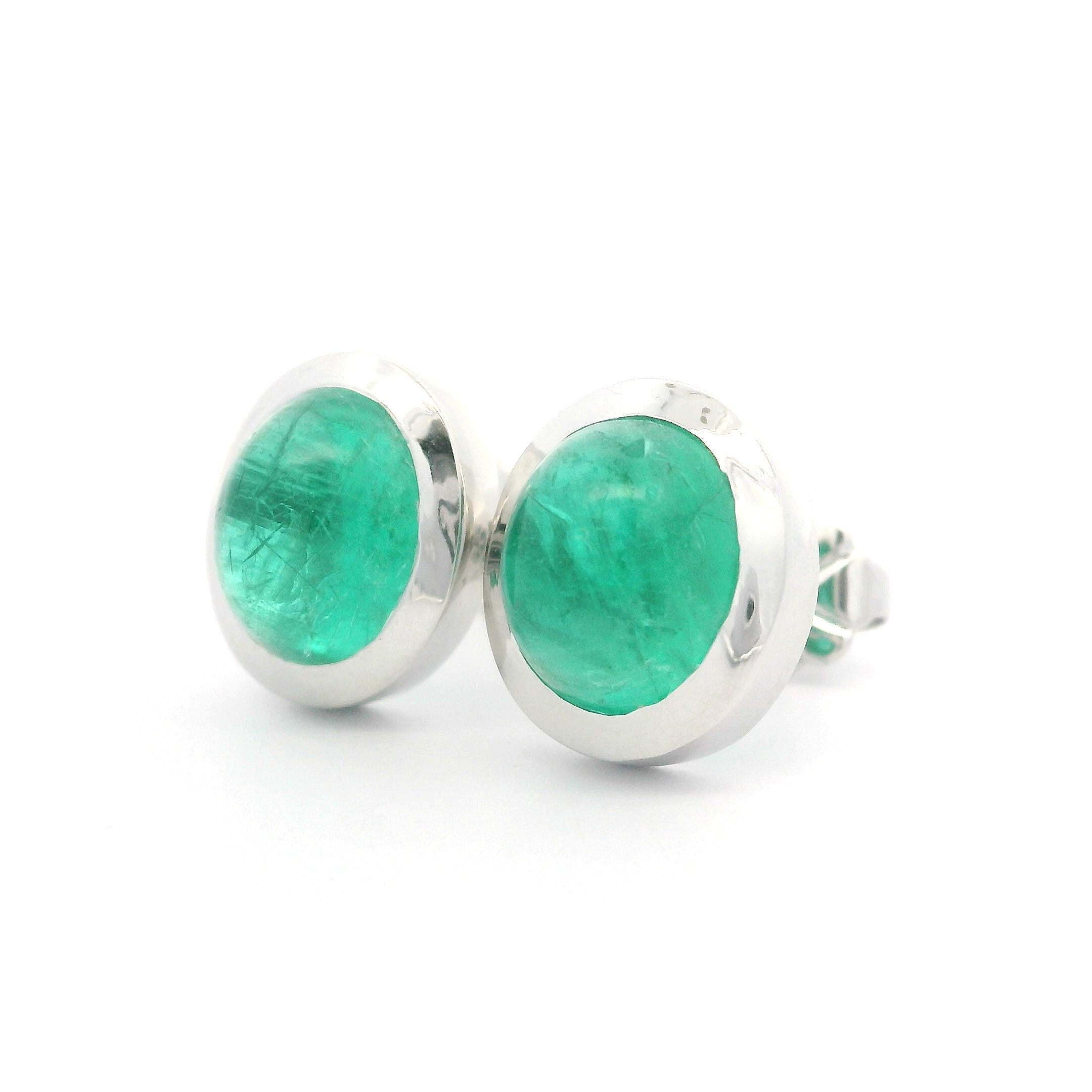 Clous d'oreilles sur mesure en or blanc 14 carats avec cabochon ovale et émeraude cabochon 3,12 ctw Pour femmes en vente