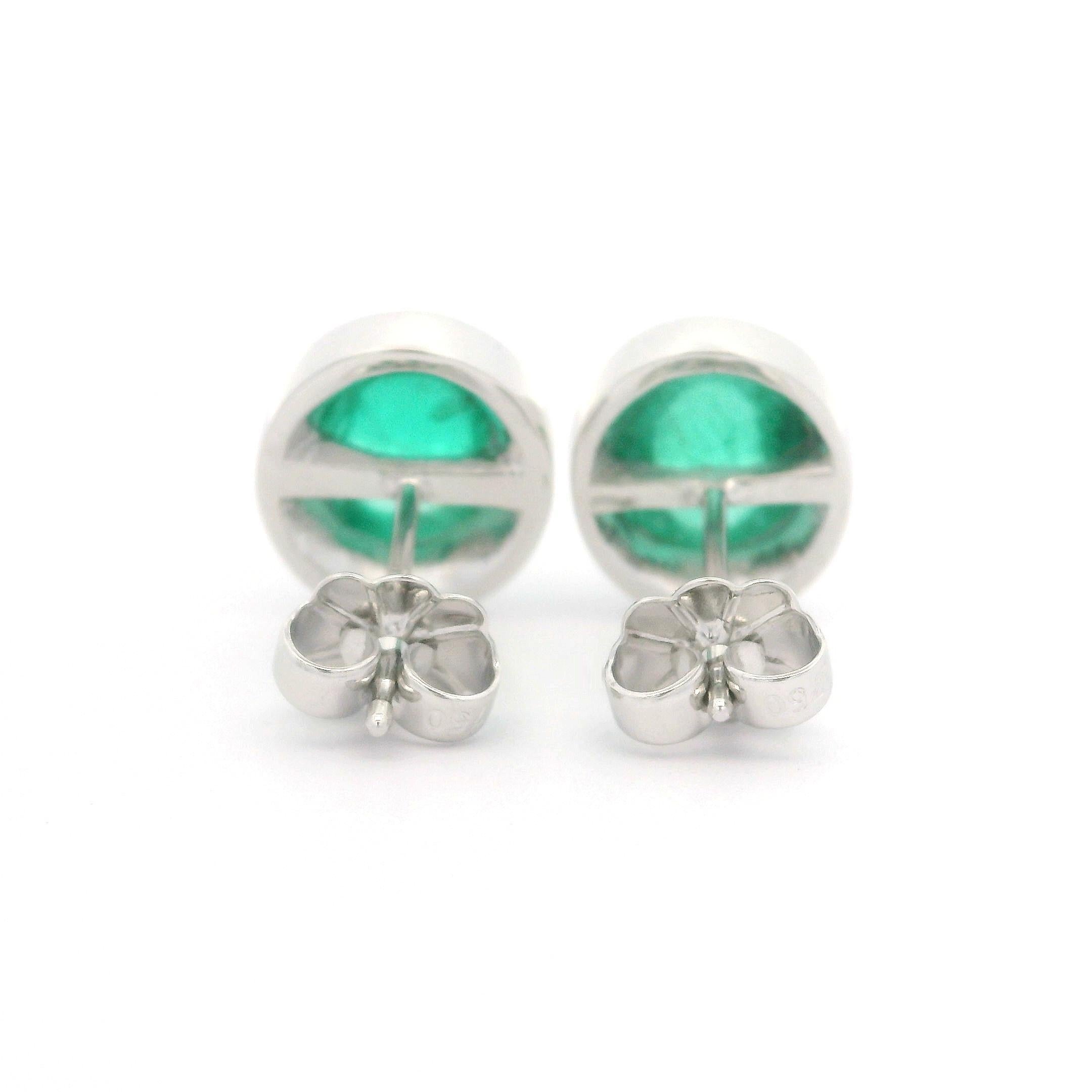 Clous d'oreilles sur mesure en or blanc 14 carats avec cabochon ovale et émeraude cabochon 3,12 ctw en vente 2
