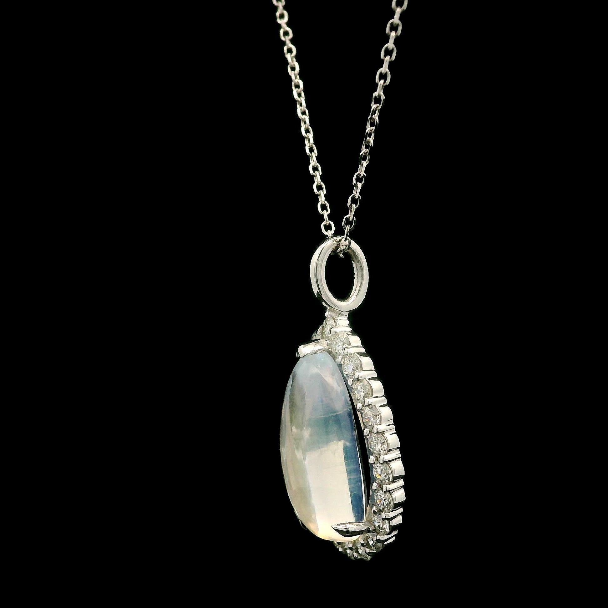 Taille cabochon Nouveau collier pendentif en or blanc 14 carats, pierre de lune bleue et diamant en forme de goutte d'eau en vente