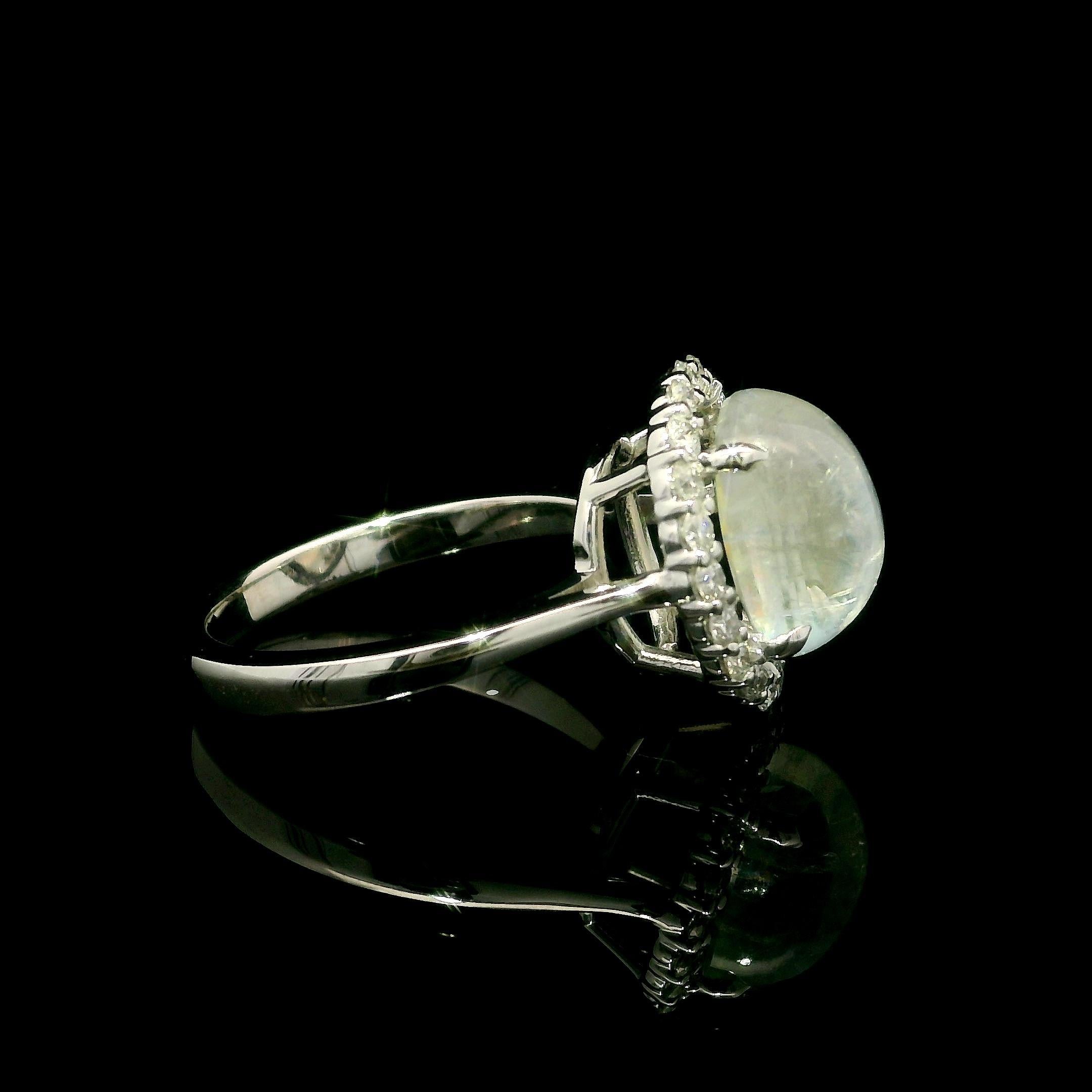 -A. Stone
(1) Pietra di luna naturale autentica - taglio cabochon ovale - incastonata - colore blu - 10,9x8,7 mm - 4,0ct (esatto) 
(20) Diamante naturale autentico - Taglio rotondo Brilliante - Incastonato - Colore F/G - Purezza VS1/VS2 - 0,41ctw
