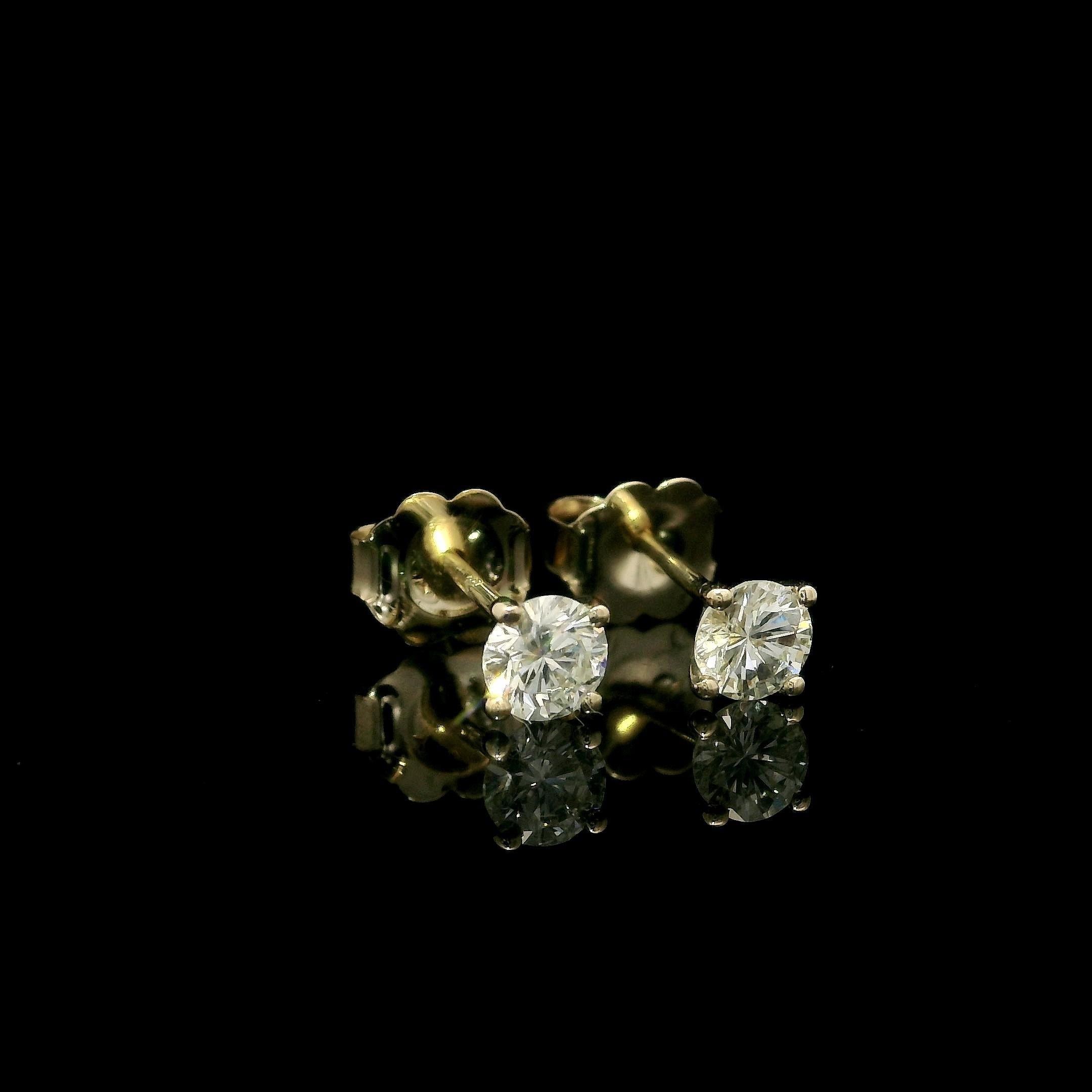 Taille brillant New Custom 14k Yellow Gold 0.42ctw Round Diamond Classic Martini Stud Earrings en vente