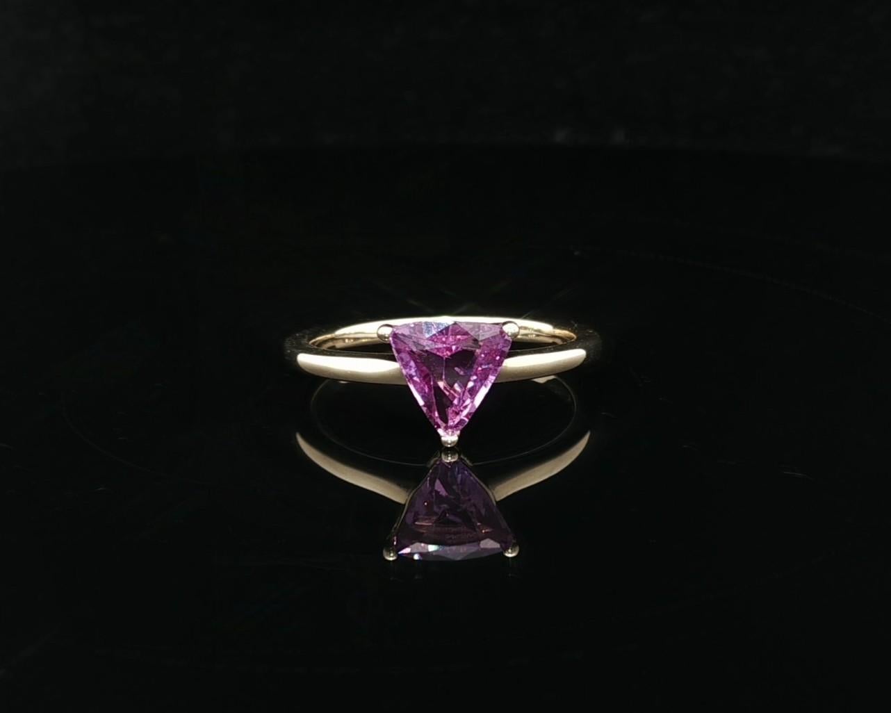Nuevo anillo solitario de oro amarillo de 14 quilates con 1,35 quilates de trillón de espinela púrpura rosada en venta 10