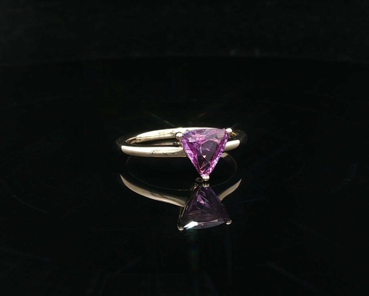 Nuevo anillo solitario de oro amarillo de 14 quilates con 1,35 quilates de trillón de espinela púrpura rosada en venta 11