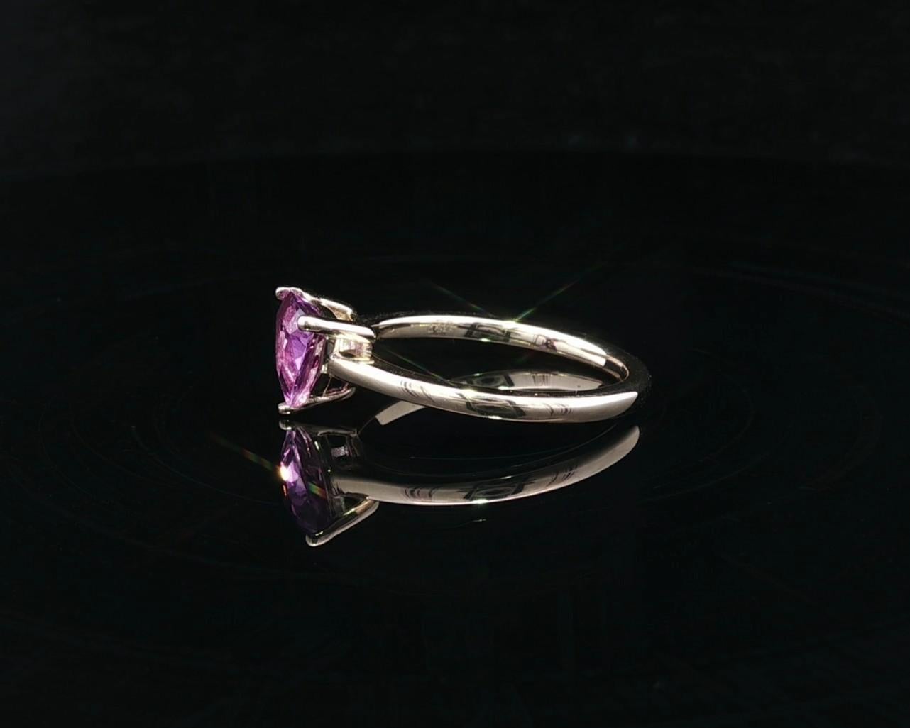 Nuevo anillo solitario de oro amarillo de 14 quilates con 1,35 quilates de trillón de espinela púrpura rosada en Nuevo estado para la venta en Montclair, NJ
