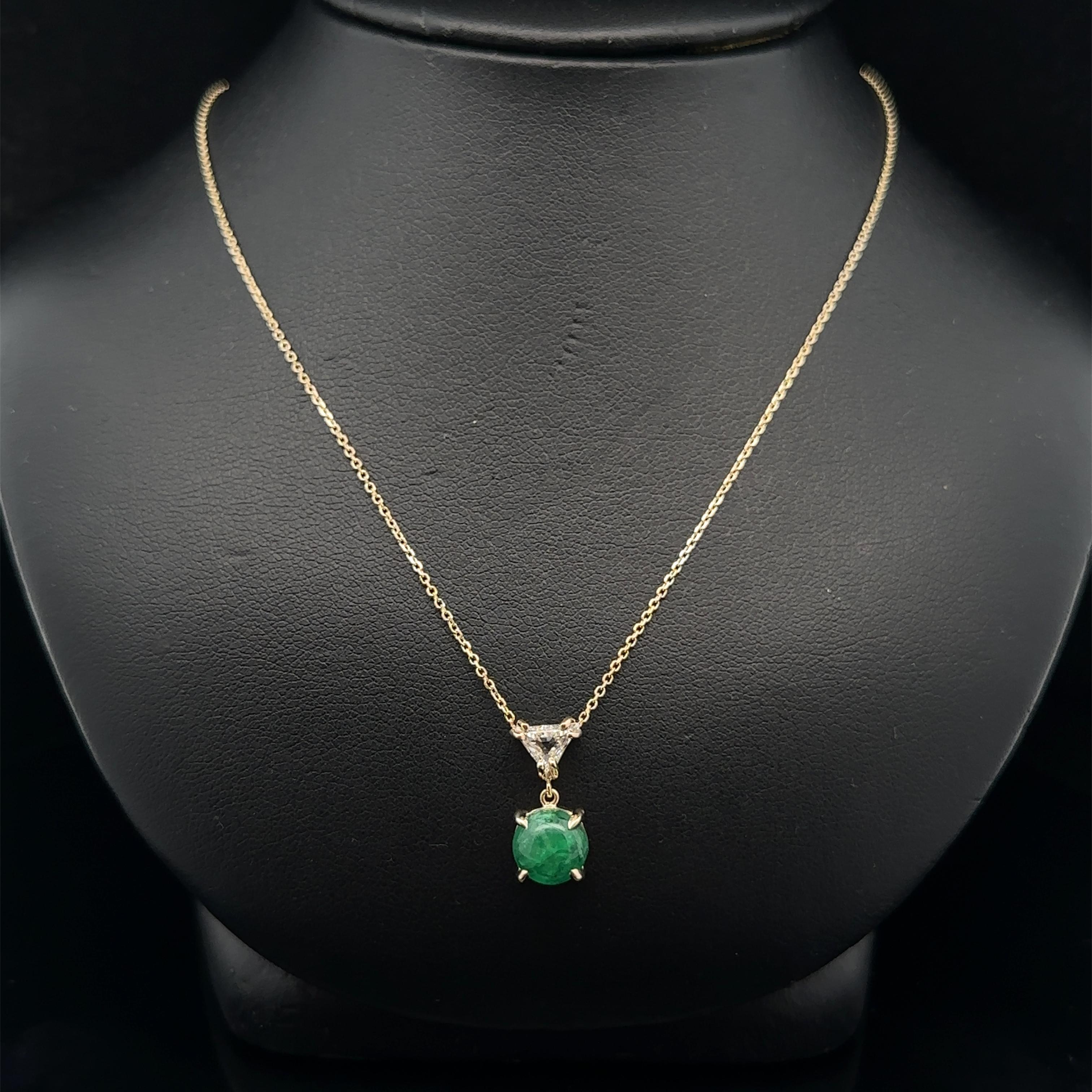 New Custom 1,82ct Cabochon Smaragd & Trillion Diamond Drop Anhänger Halskette im Angebot 6