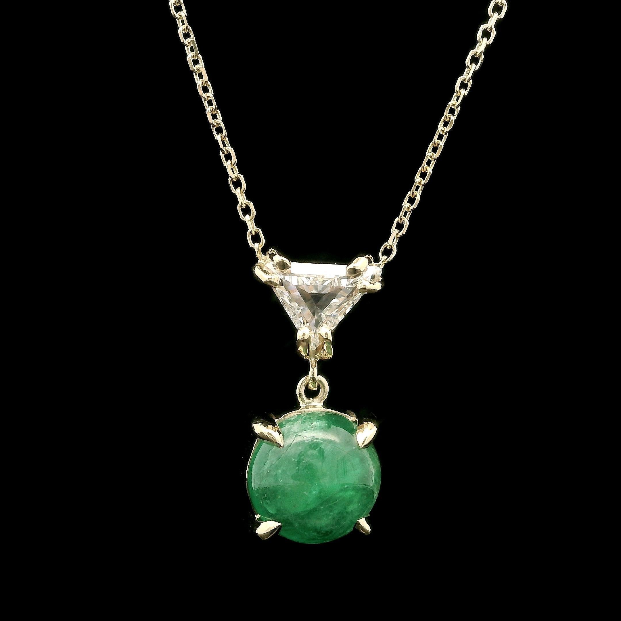 New Custom 1,82ct Cabochon Smaragd & Trillion Diamond Drop Anhänger Halskette im Zustand „Neu“ im Angebot in Montclair, NJ