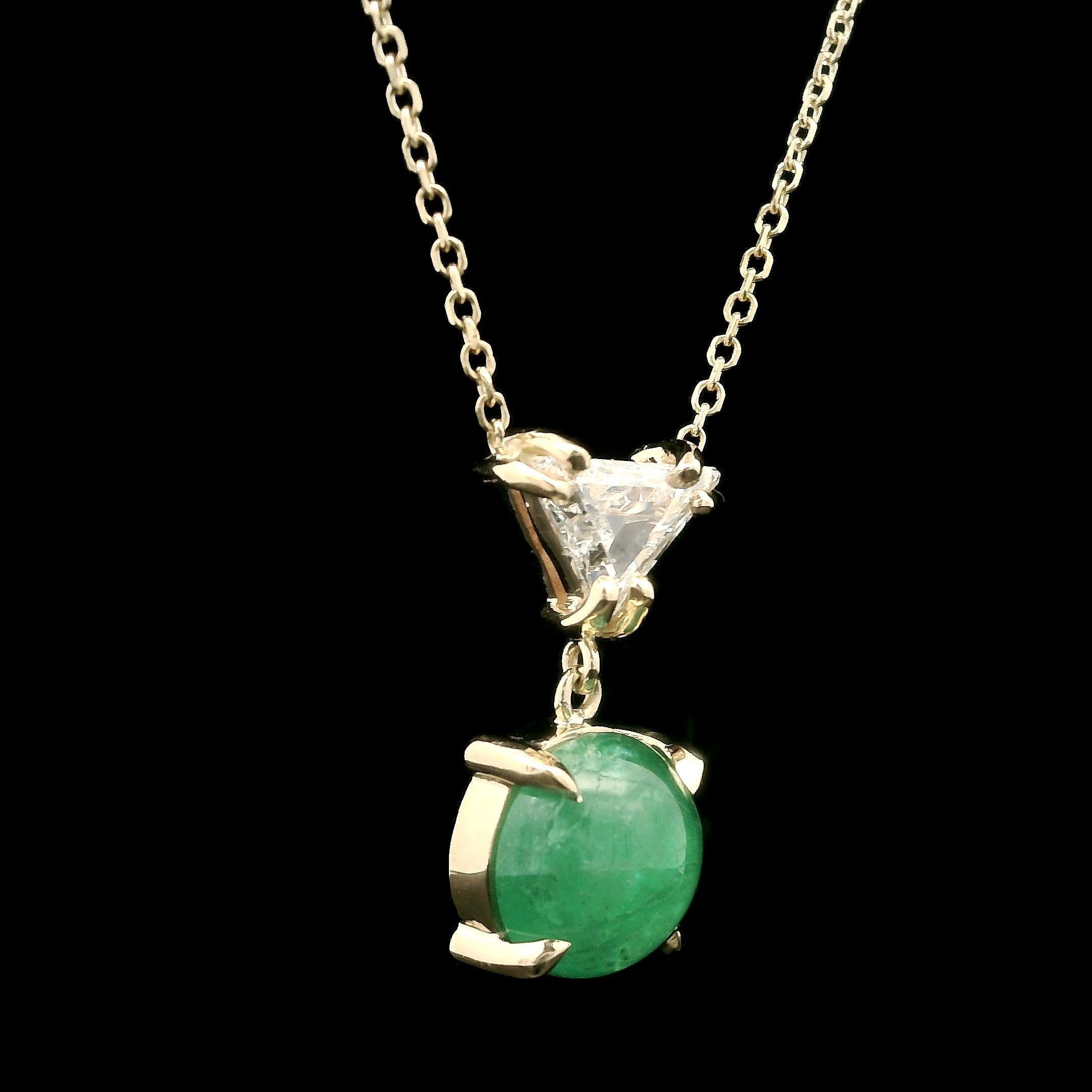 New Custom 1,82ct Cabochon Smaragd & Trillion Diamond Drop Anhänger Halskette Damen im Angebot