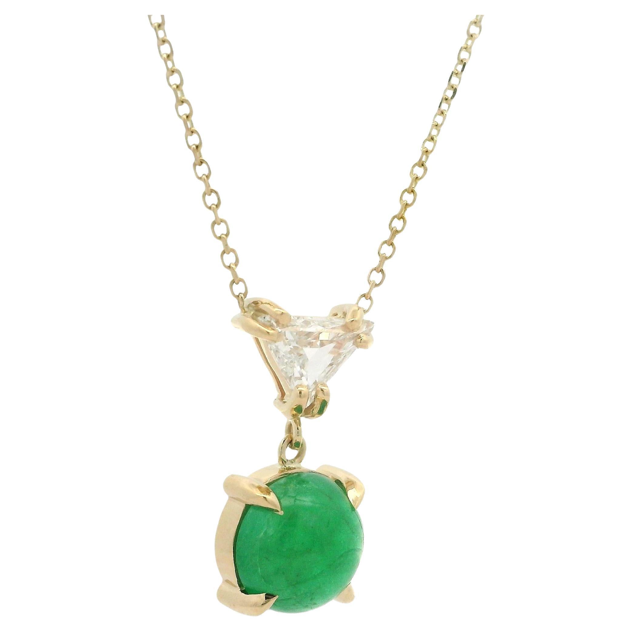 New Custom 1,82ct Cabochon Smaragd & Trillion Diamond Drop Anhänger Halskette im Angebot