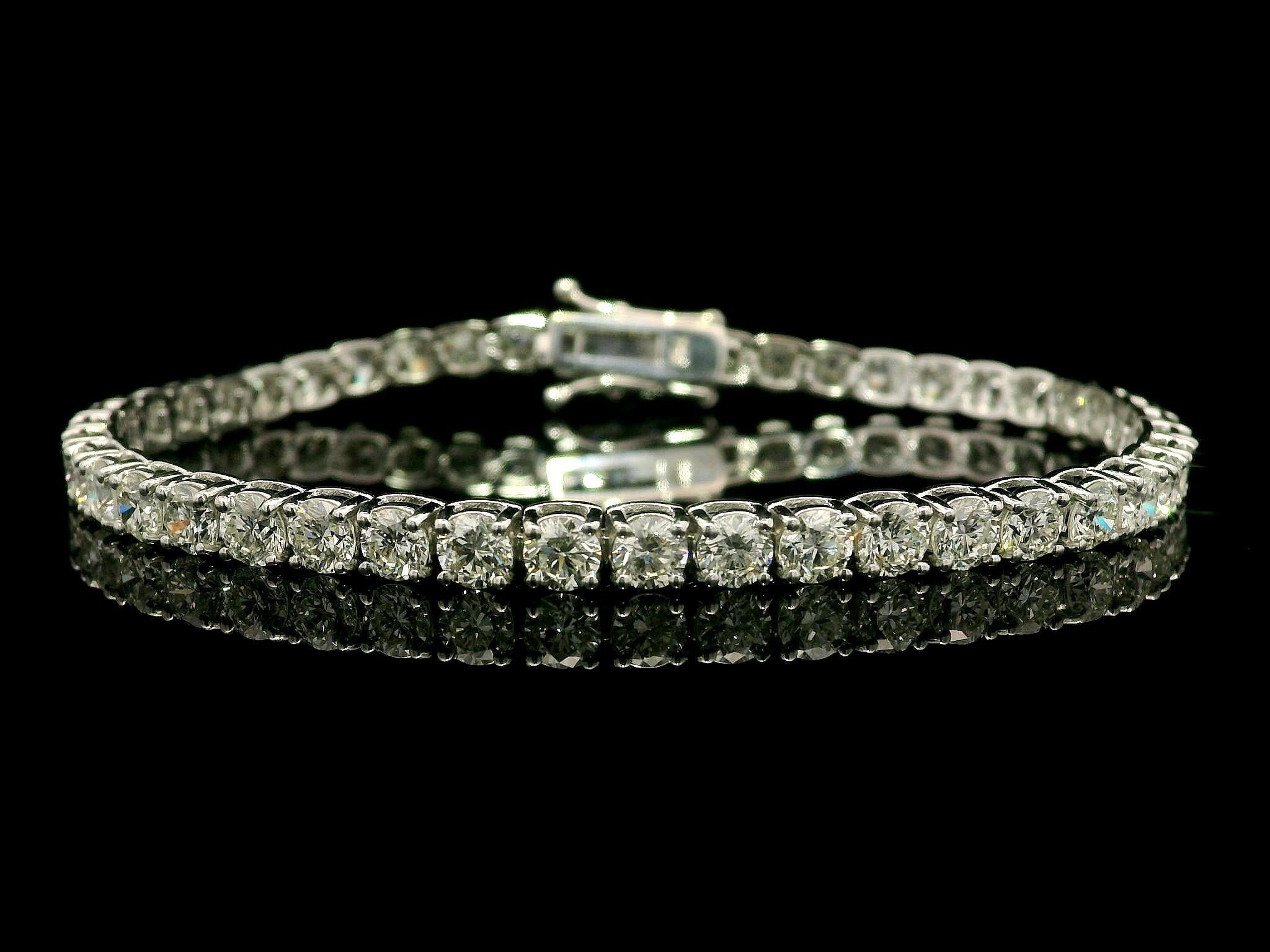 New Custom 18k White Gold 9.07ctw VS Round Diamond Tennis Line Link Bracelet Neuf - En vente à Montclair, NJ
