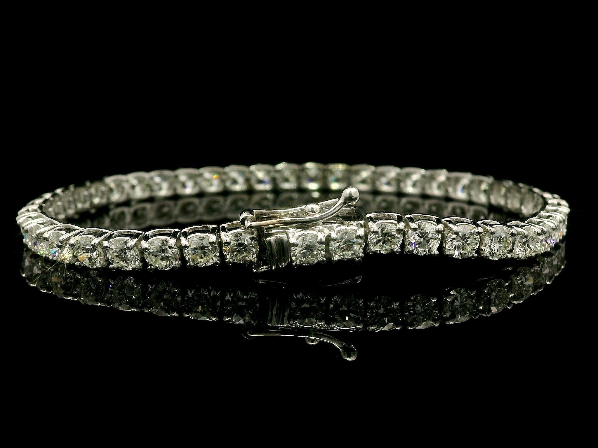 New Custom 18k White Gold 9.07ctw VS Round Diamond Tennis Line Link Bracelet en vente 1