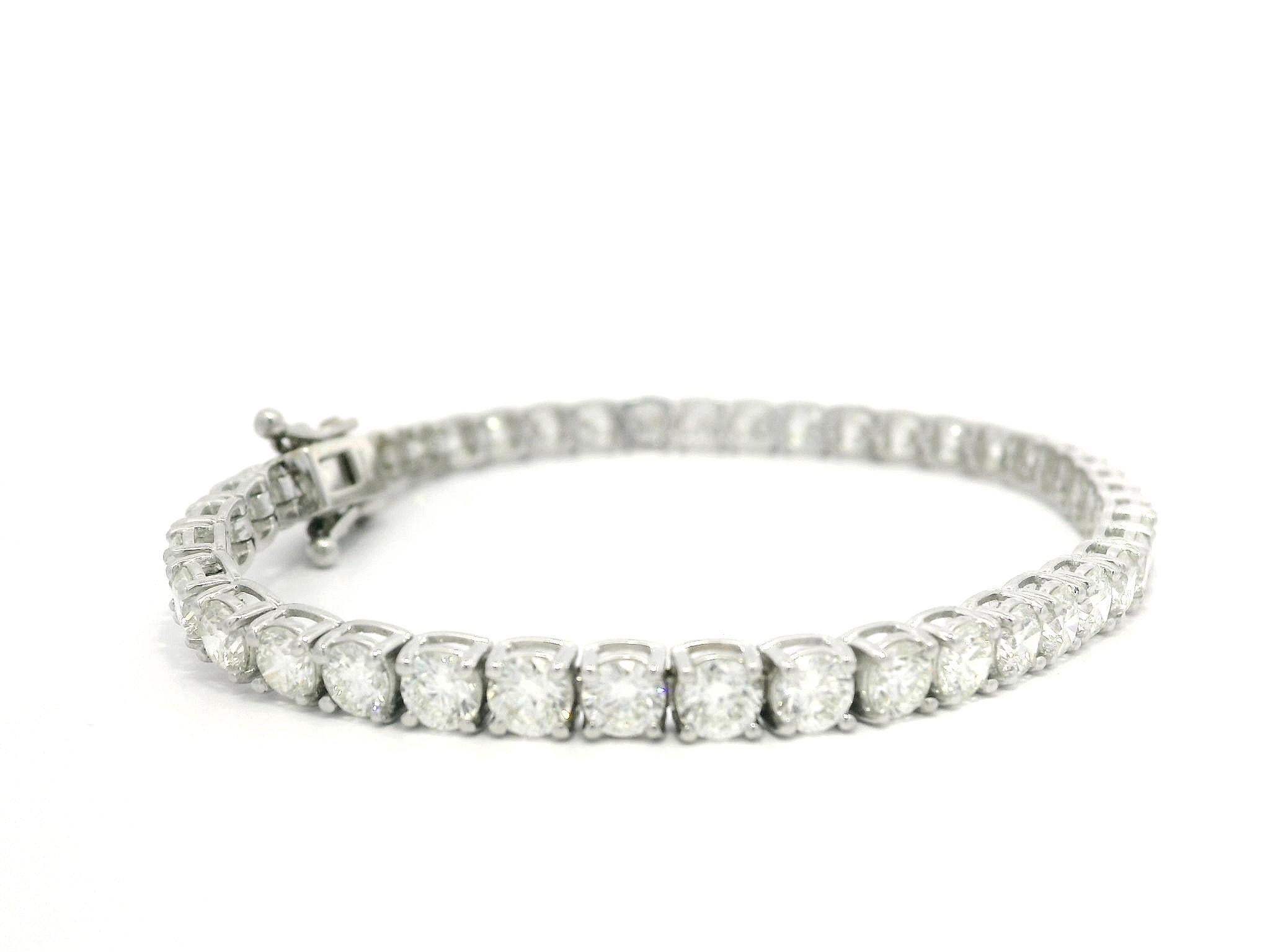 New Custom 18k White Gold 9.07ctw VS Round Diamond Tennis Line Link Bracelet en vente 4