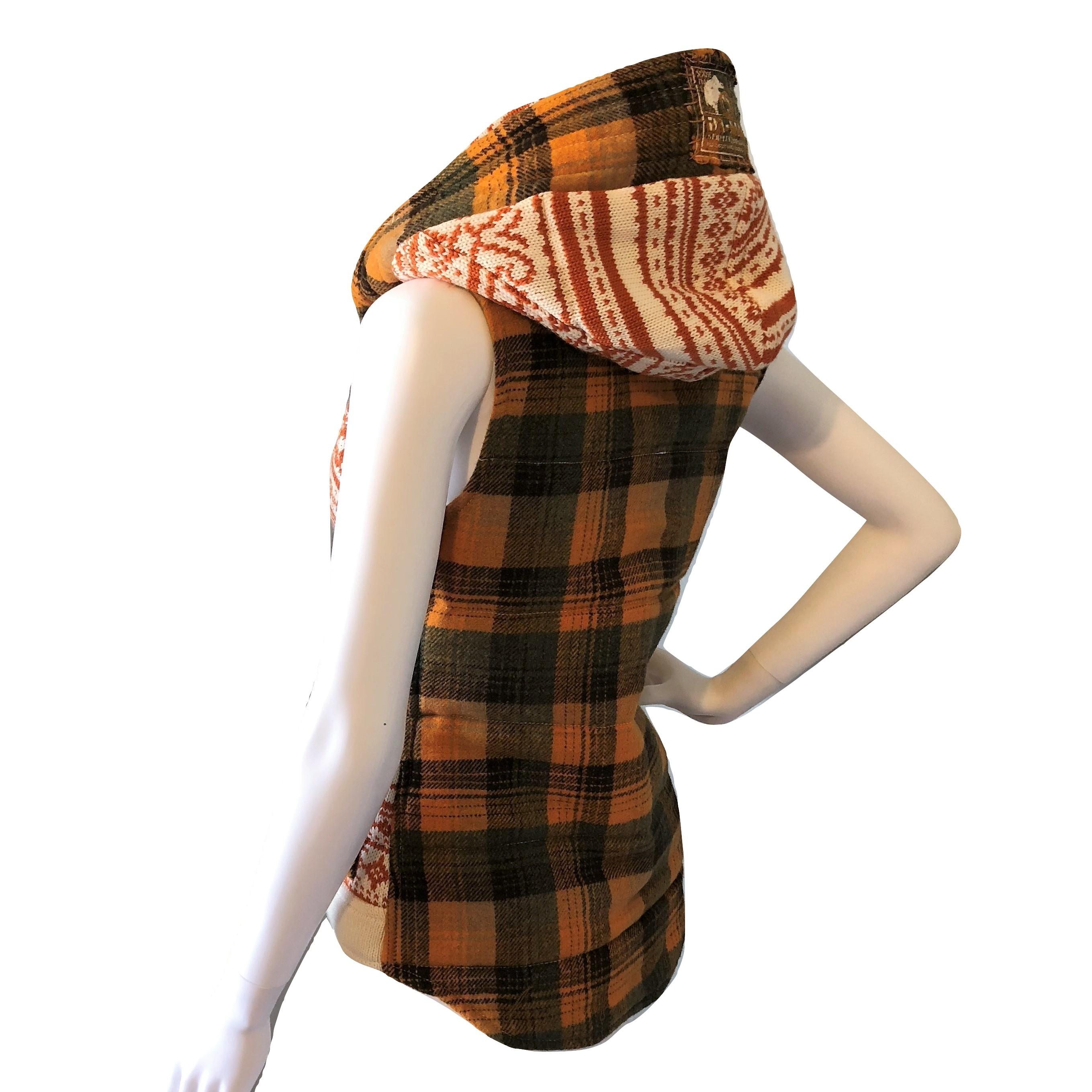 New Da-Nang Knit Wool Vest With Detachable Hood $486 Size Small For Sale 4