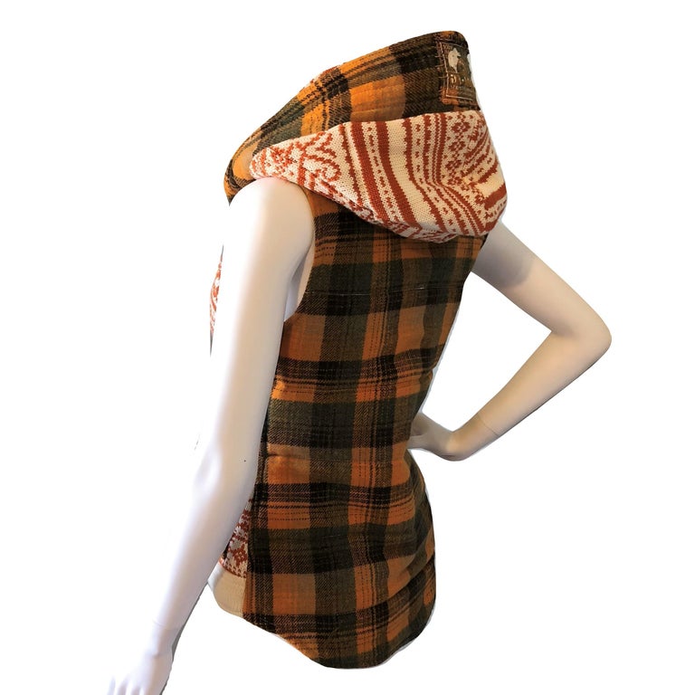 New Da-Nang Knit Wool Vest With Detachable Hood  For Sale 11