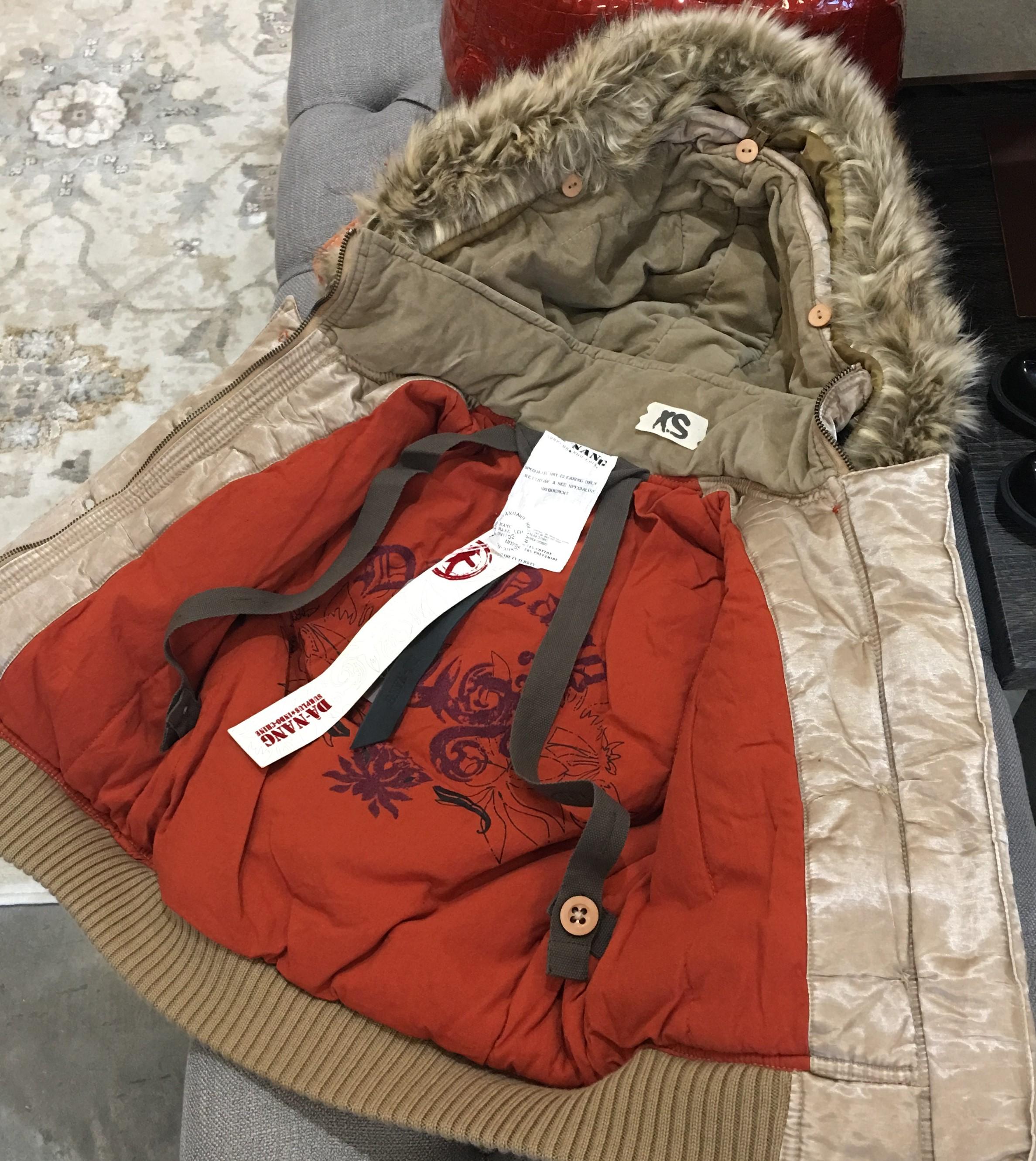 New Da-Nang Rare Celebrity Convertible Backpack Jacket Size Small In New Condition For Sale In Leesburg, VA
