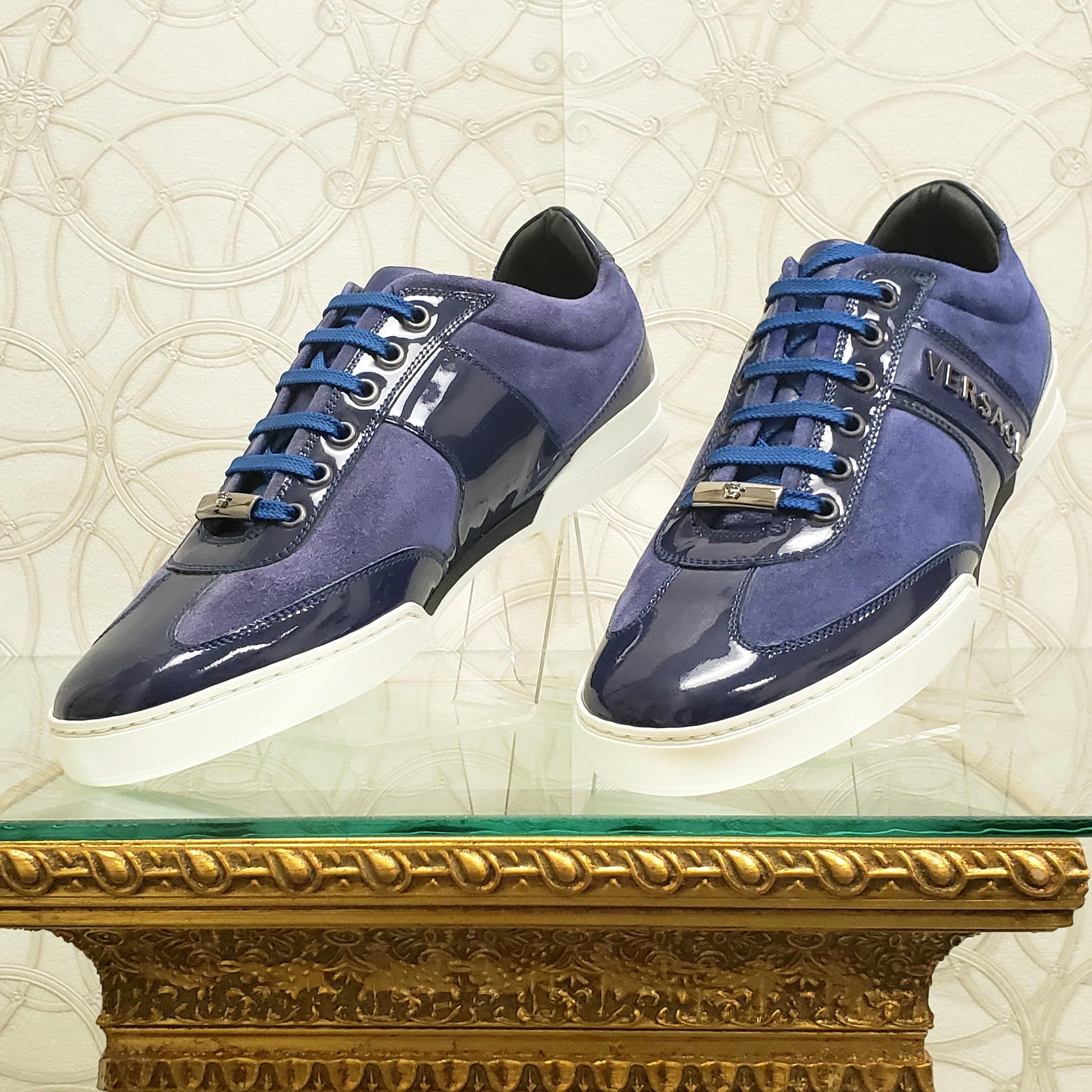 VERSACE 



DARK BLUE SUEDE SNEAKERS w/PATENT LEATHER DETAILS



Round Toe 

Lace up 

Leather Insole 

Rubber sole 


 Italian size is 40 - US 7
 insole: 10 1/8


Made in Italy
Brand new. Display model!

Comes with Versace box and Versace signature
