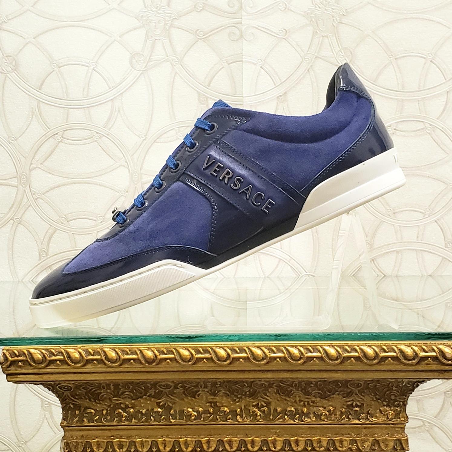 Chaussures neuves en cuir daim bleu foncé avec détails en cuir verni, taille 40 - 7 Pour hommes en vente