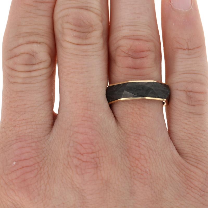 David Yurman Torqued Faceted Forged Carbon Band, 18 Karat Gold Ring In New Condition In Greensboro, NC