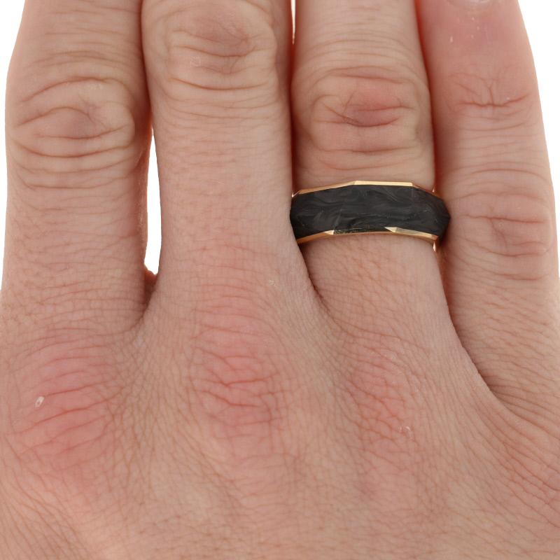 David Yurman Torqued Faceted Forged Carbon Band, 18 Karat Yellow Gold Ring In New Condition In Greensboro, NC