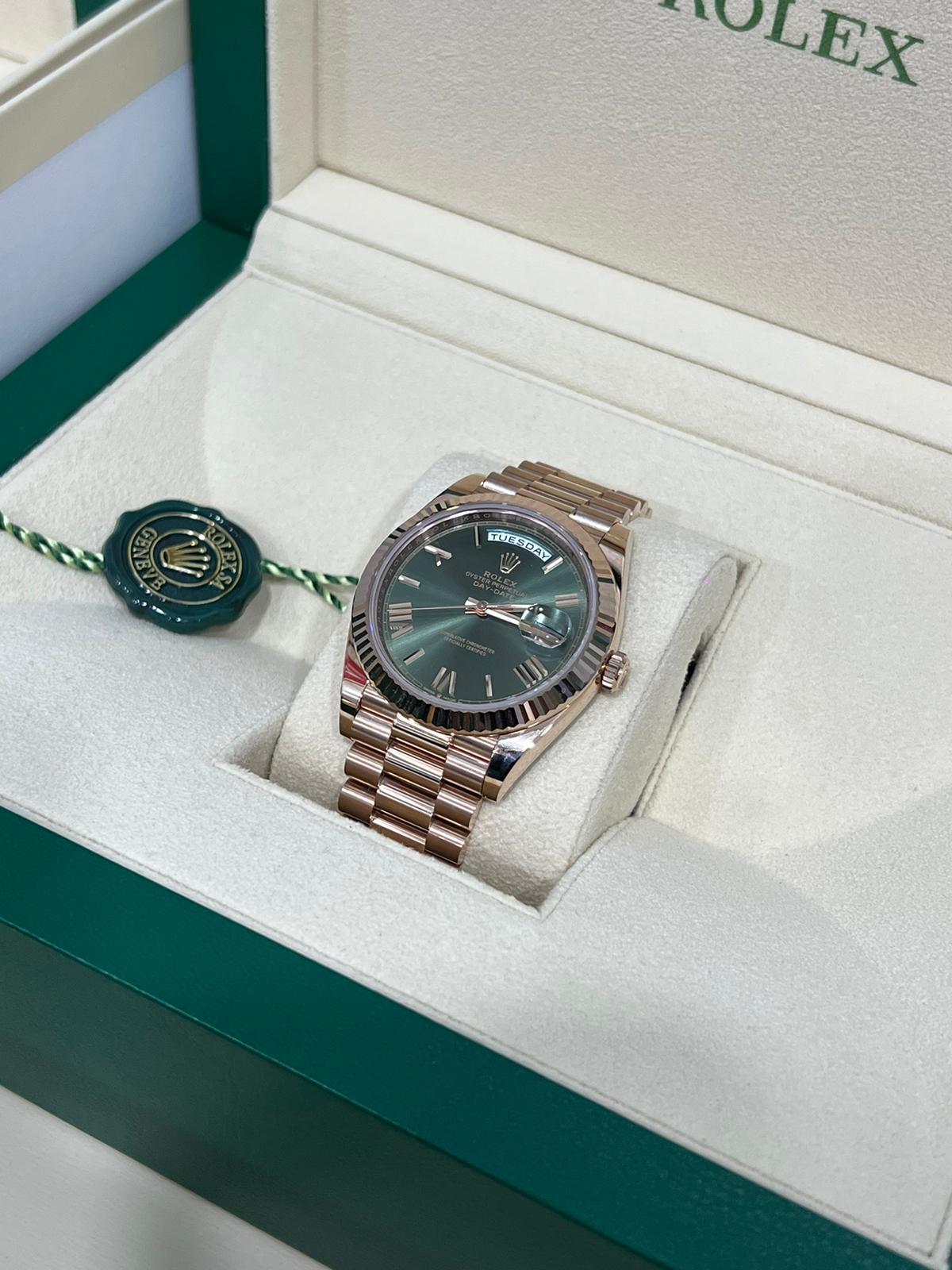 Women's or Men's New Day-Date Rose Gold 40mm Olive green with box and papers 2022 For Sale