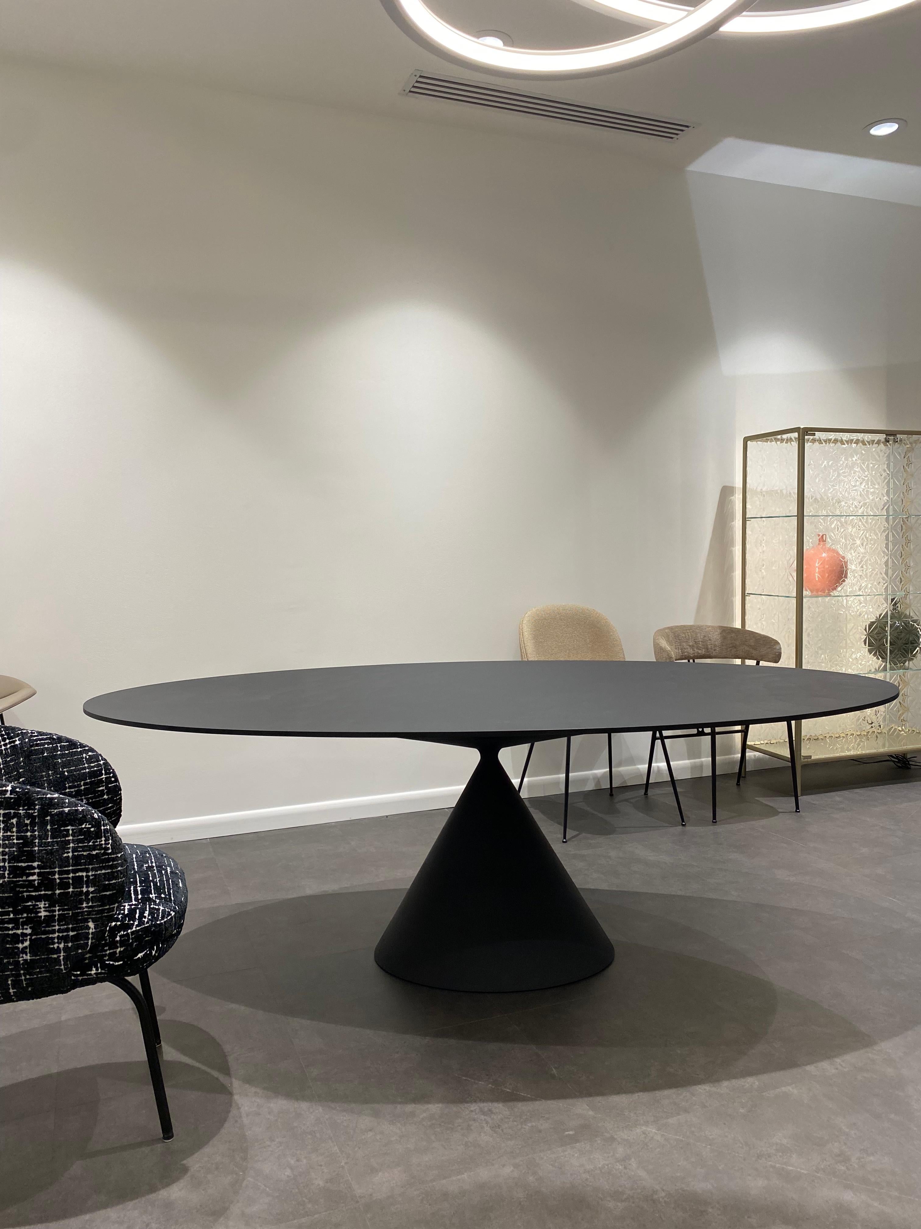 Concrete NEW Desalto INDOOR OR OUTDOOR Round Black Clay Table by Marc Krusin in STOCK For Sale