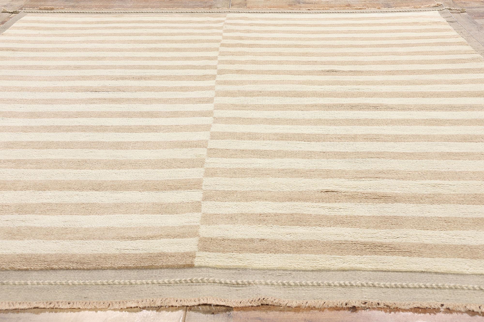 Laine Nouveau tapis marocain moderne et organique avec lignes du désert en vente