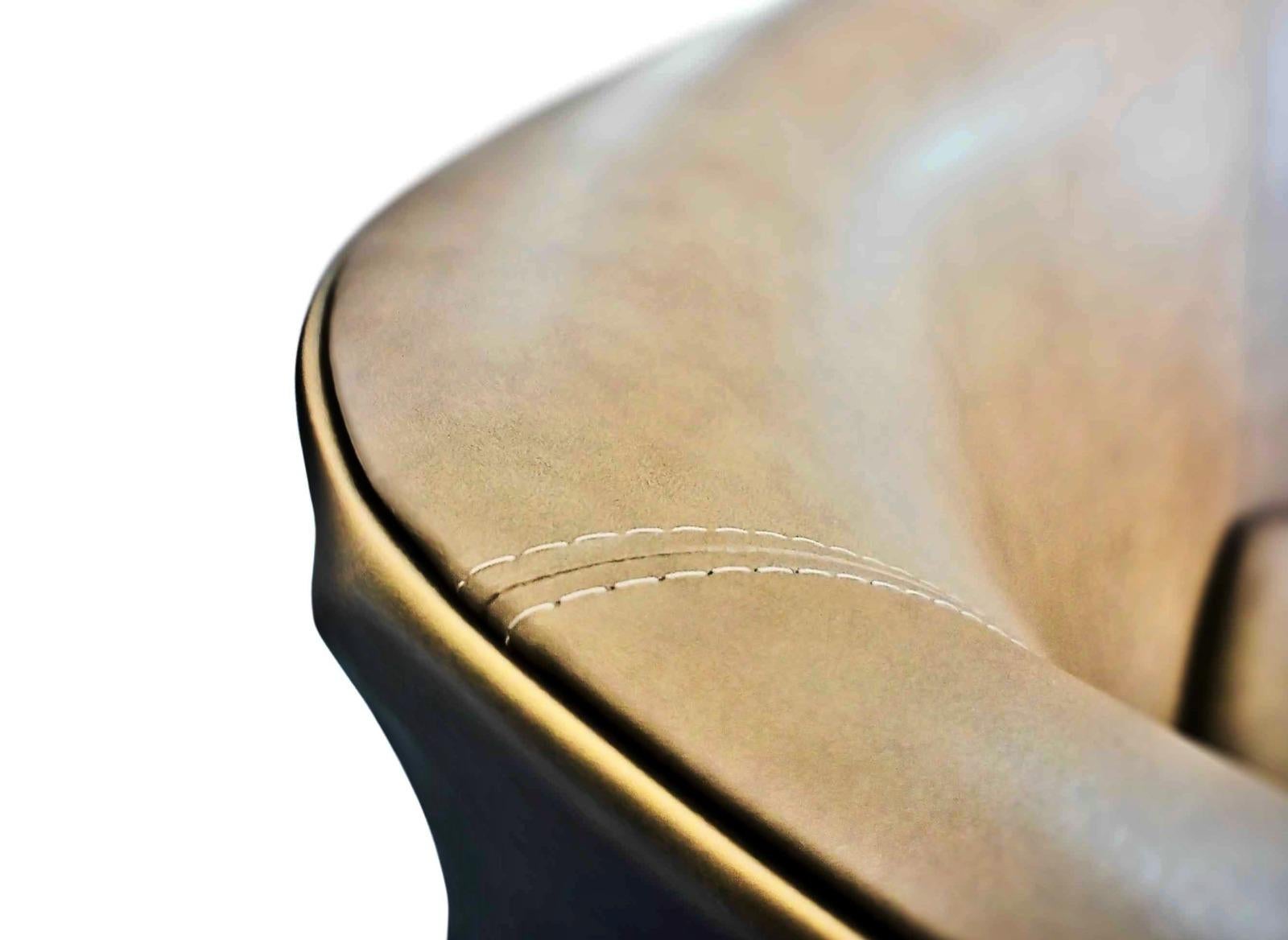 New Design Sessel in Pacific Leder (Portugiesisch) im Angebot